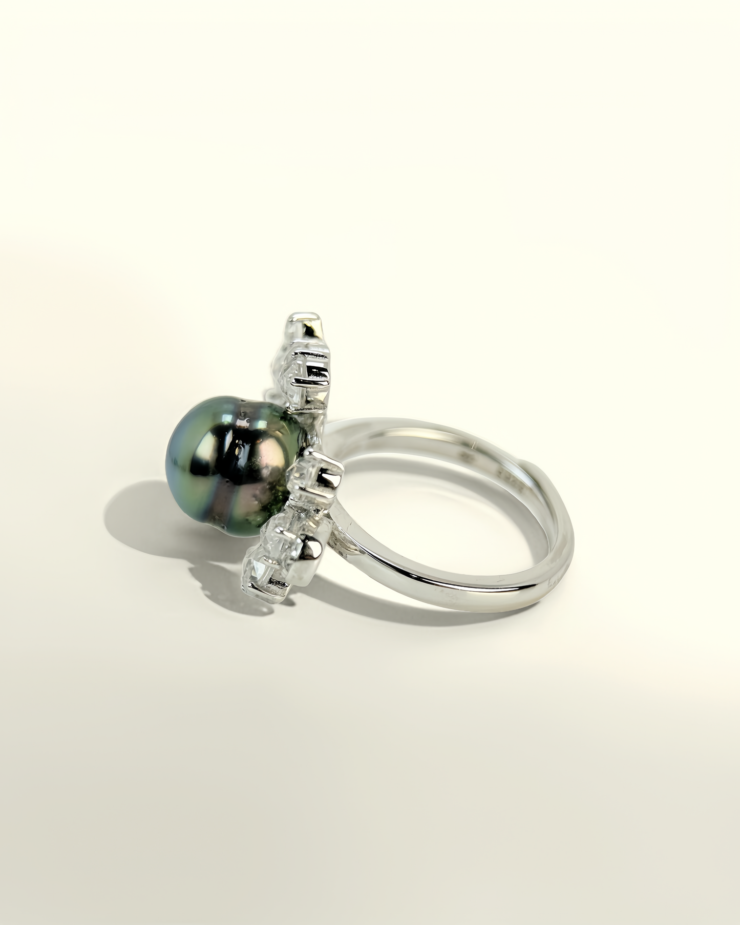 ECLIA | Starburst Ring