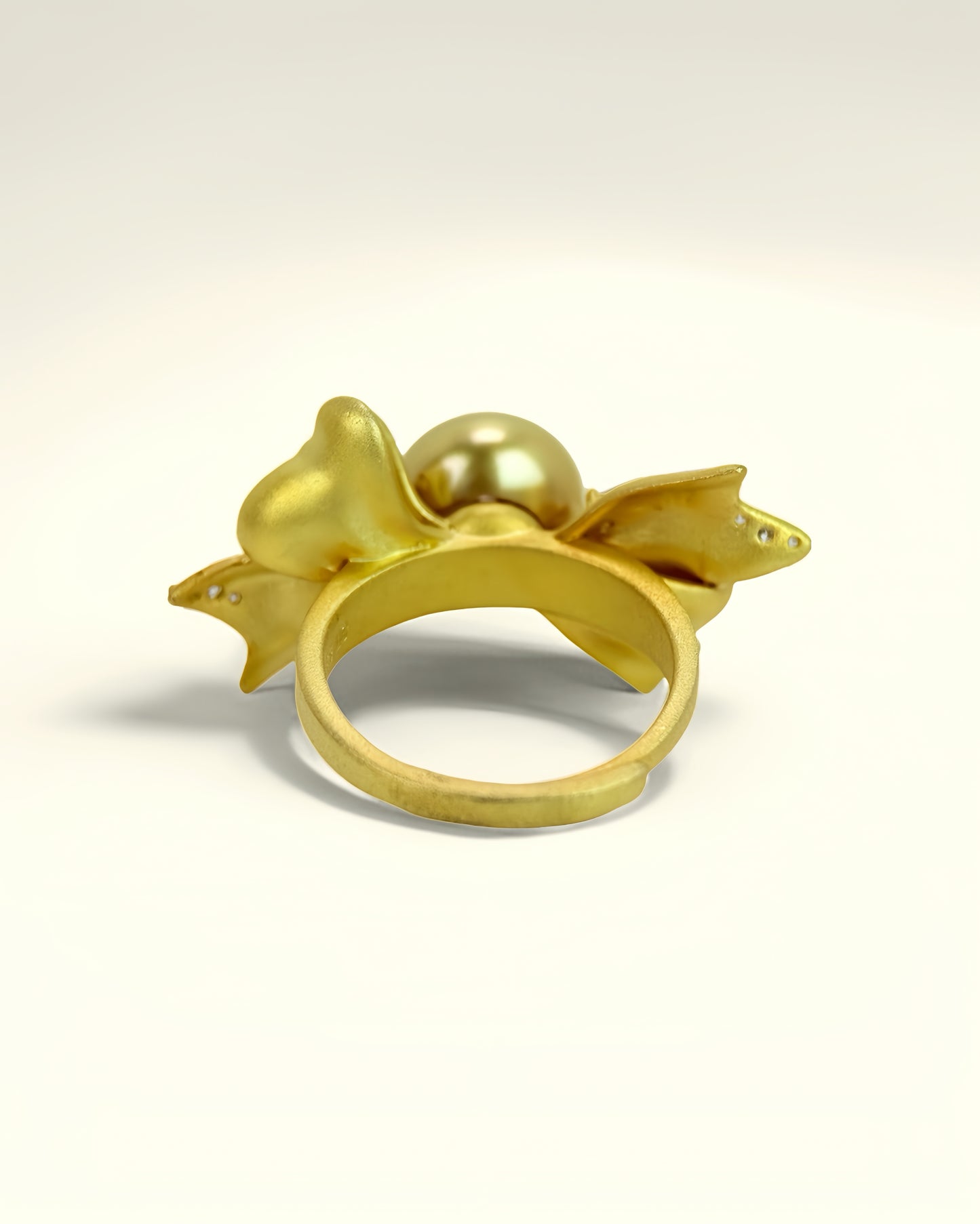 Aurevra | Golden Bow Ring