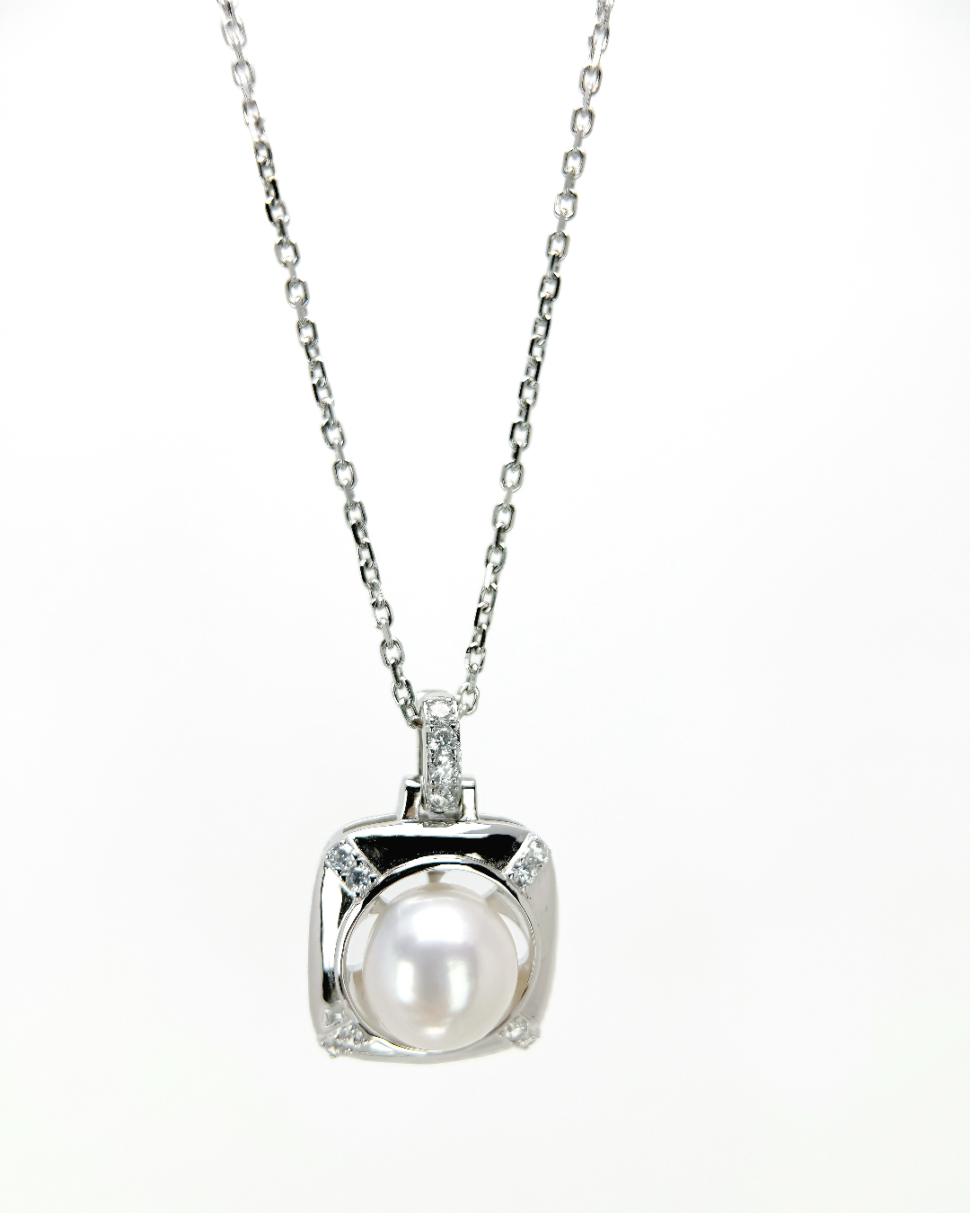 LYSSA | Lumen Shield Pendant