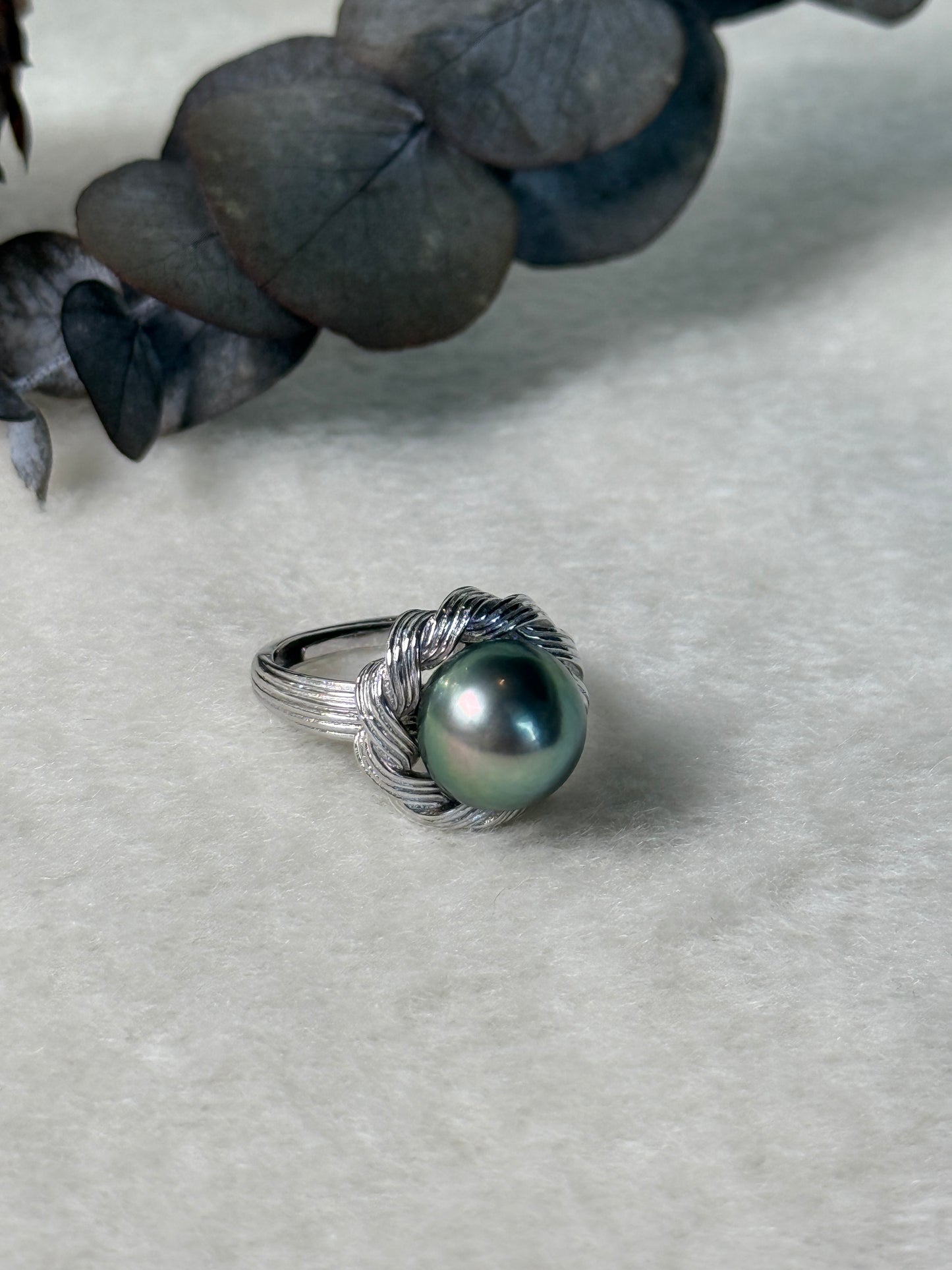 Sylvaine | Floral Ring with Green Tahitian Pearl