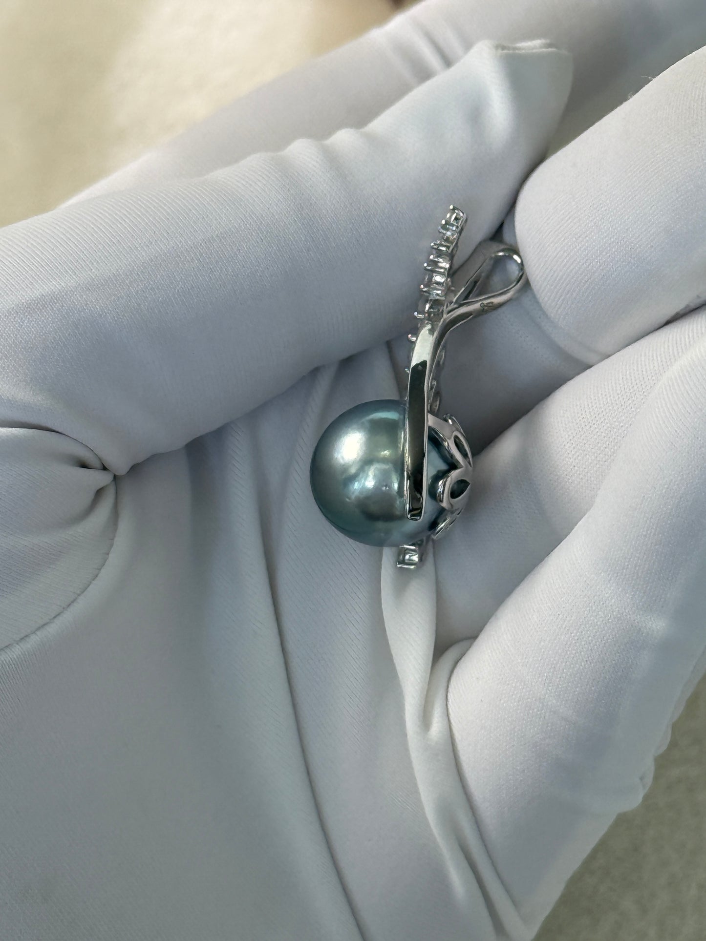 Celestia | Platinum Blue Glow Tahitian Pearl Pendant