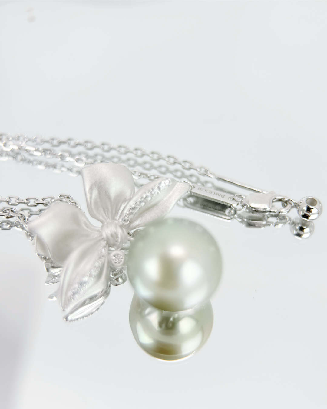 RIVÉA | Ribbon Pendant