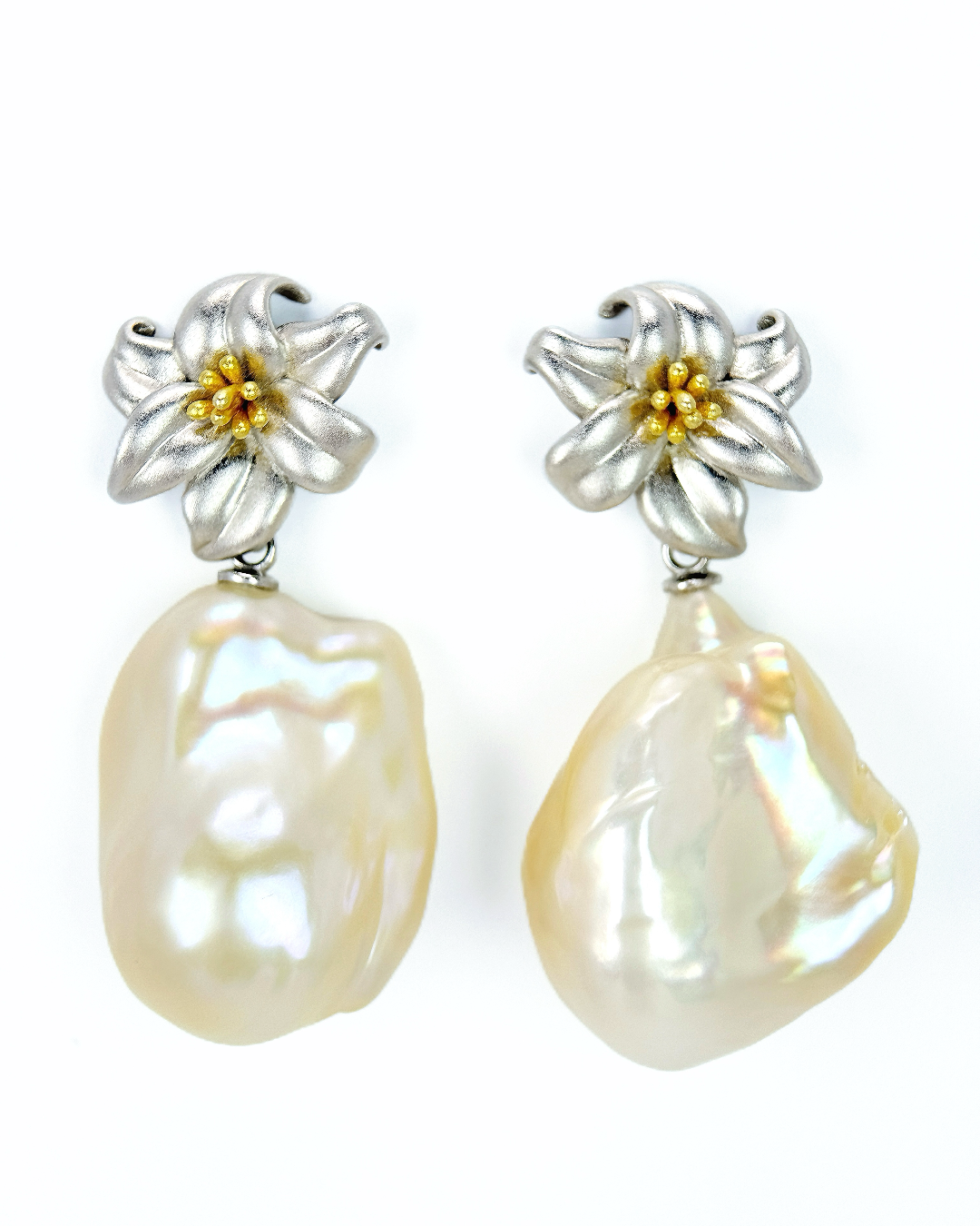 Floralis | Silver lily Baroque Earrings