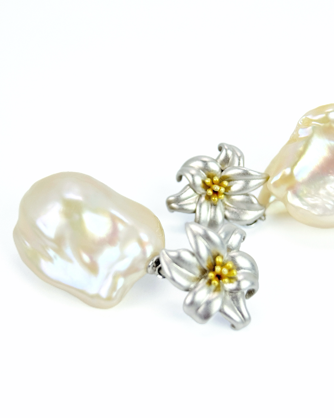 Floralis | Silver lily Baroque Earrings