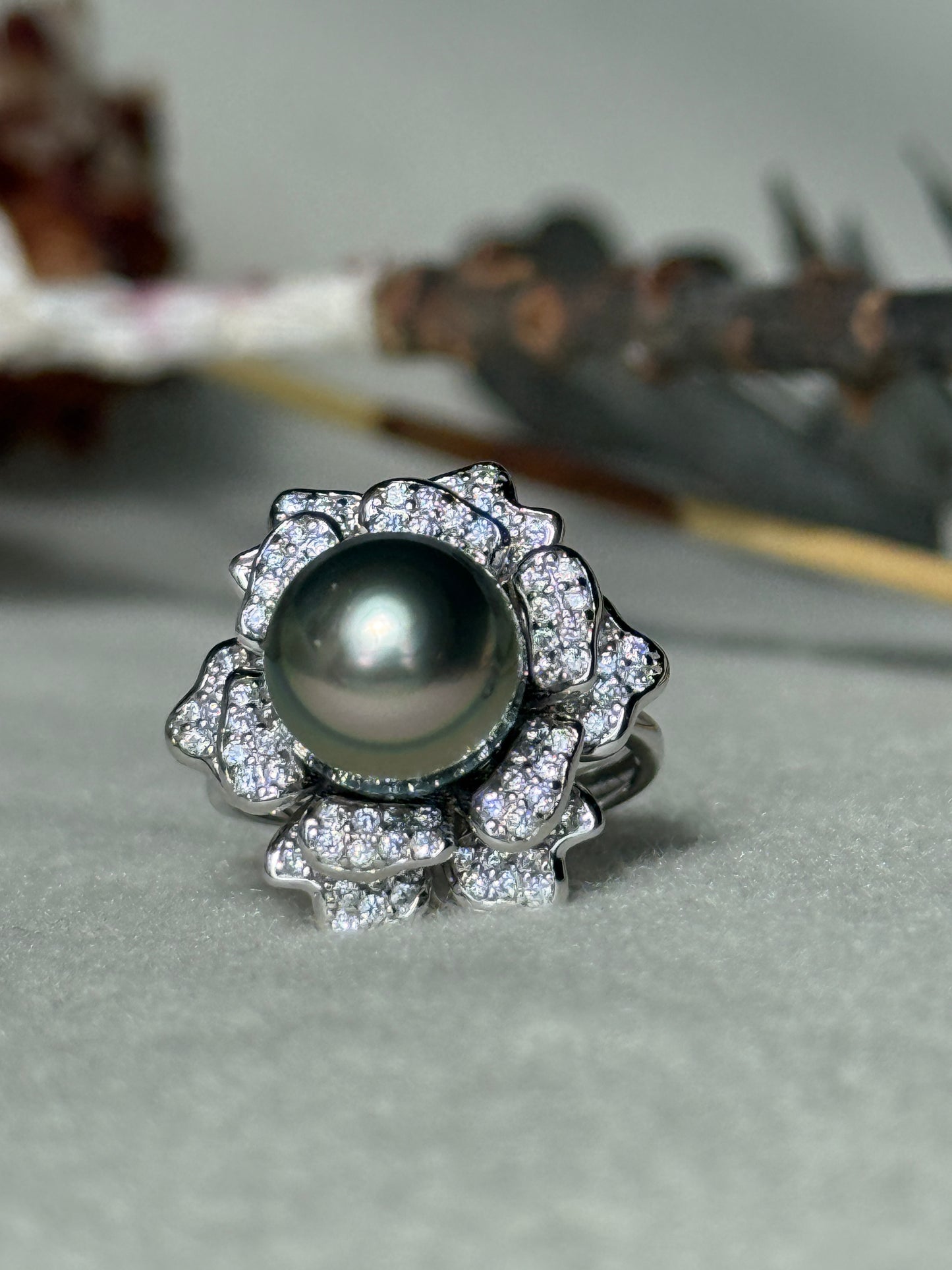 Flora | Adjustable Ring with Blooming Tahitian Pearl