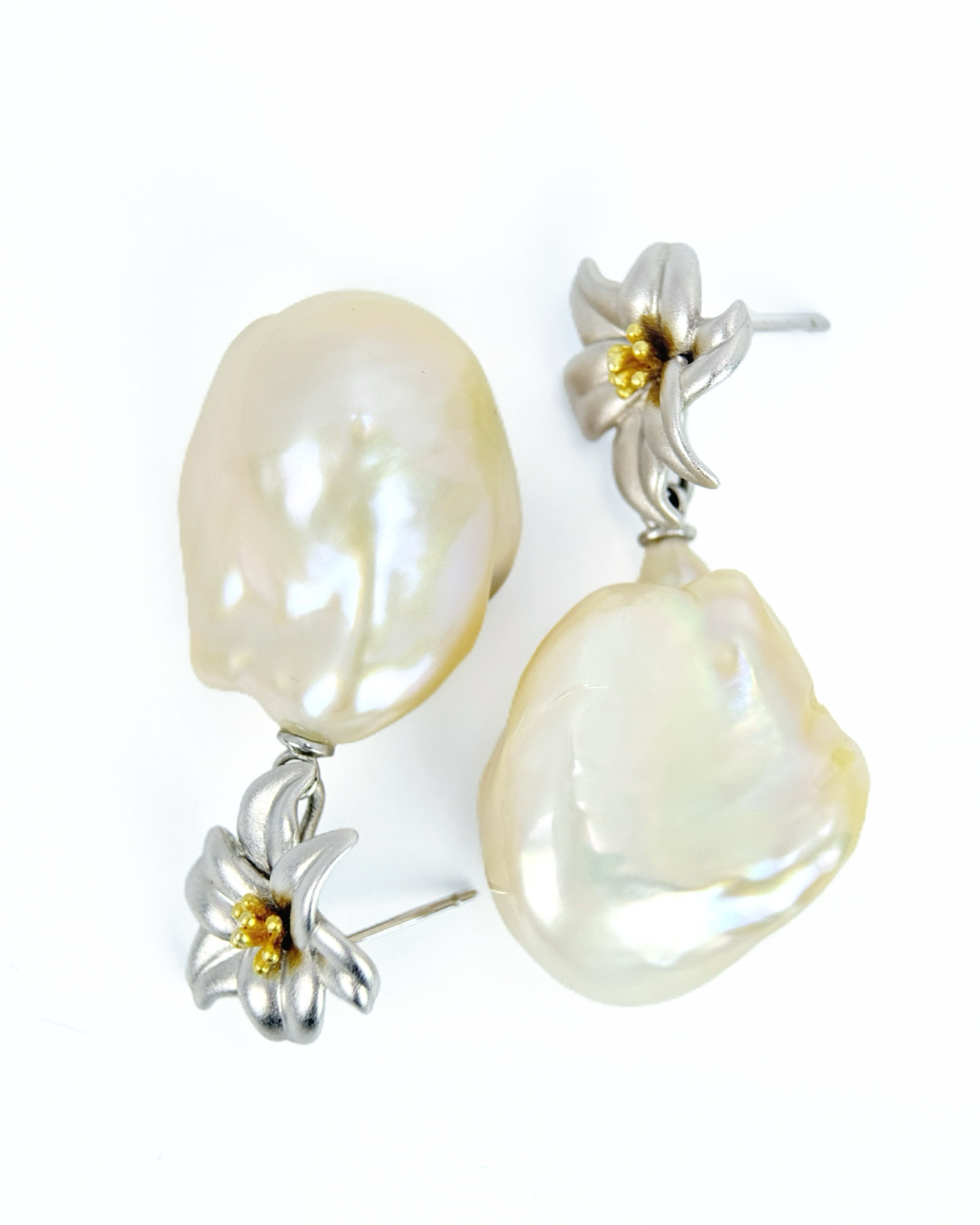 Floralis | Silver lily Baroque Earrings