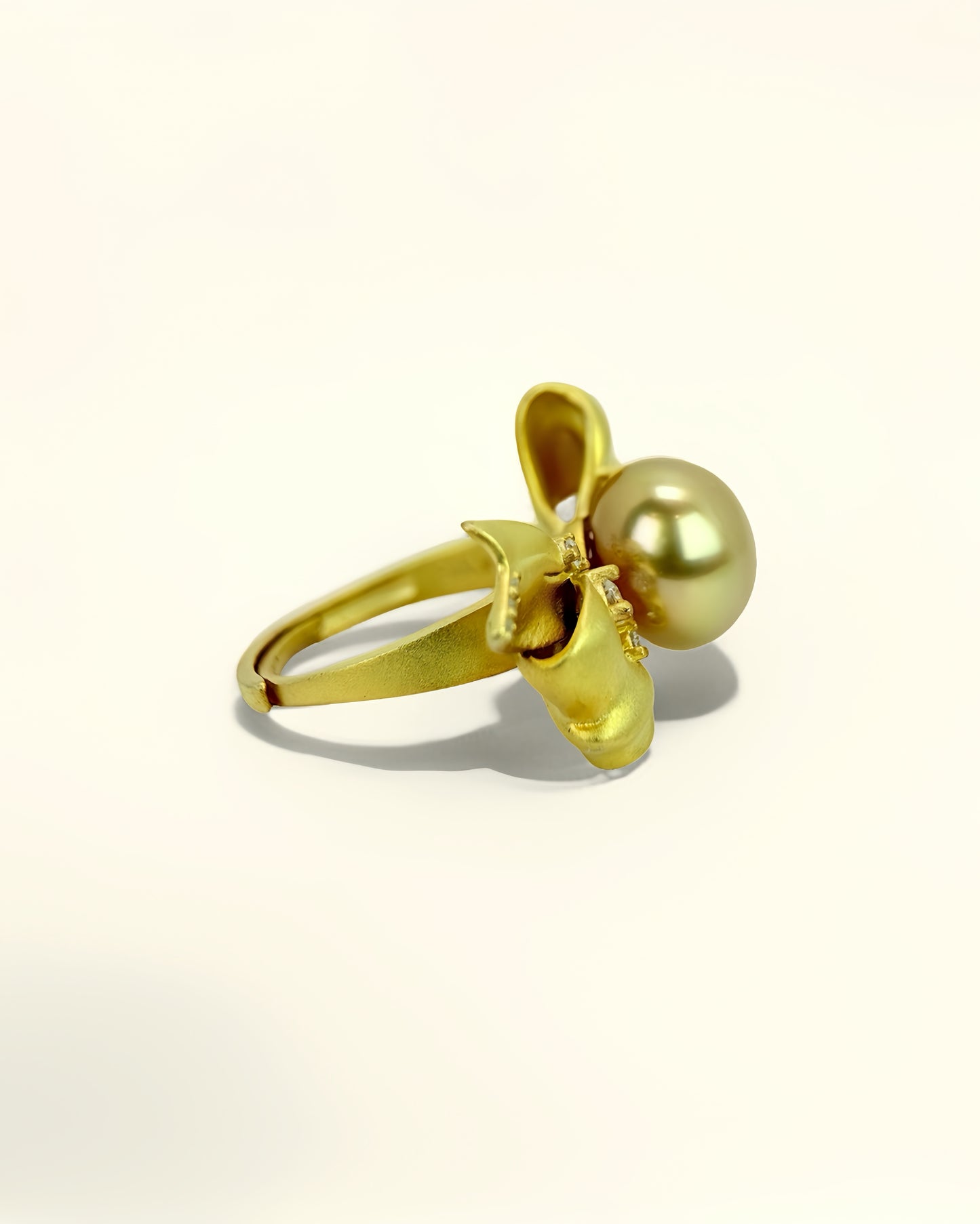 Aurevra | Golden Bow Ring