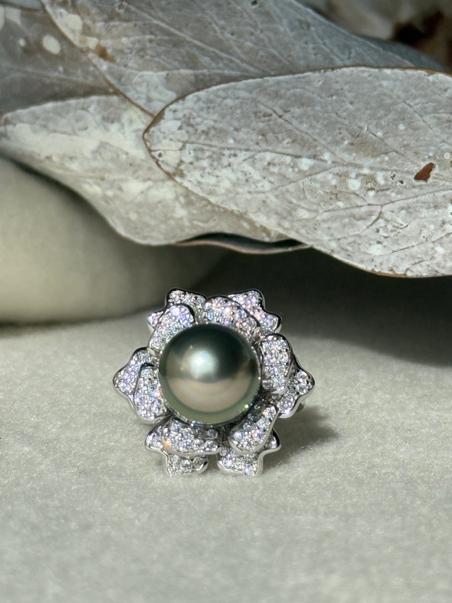 Flora | Adjustable Ring with Blooming Tahitian Pearl