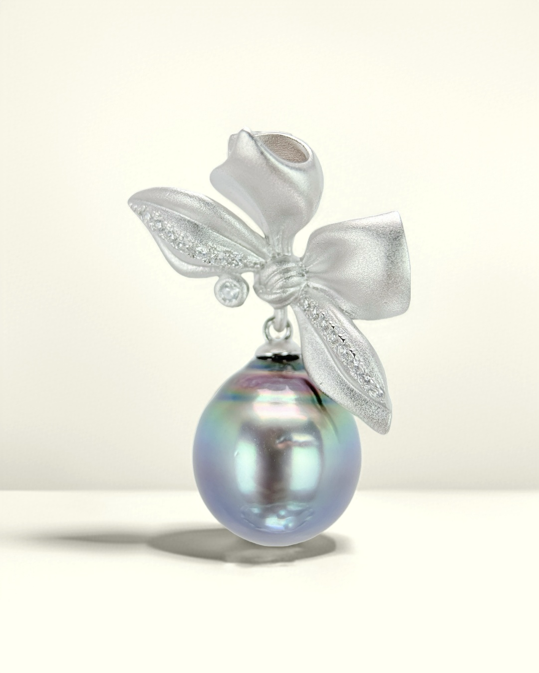 RÉLIA | Ribbon Pendant