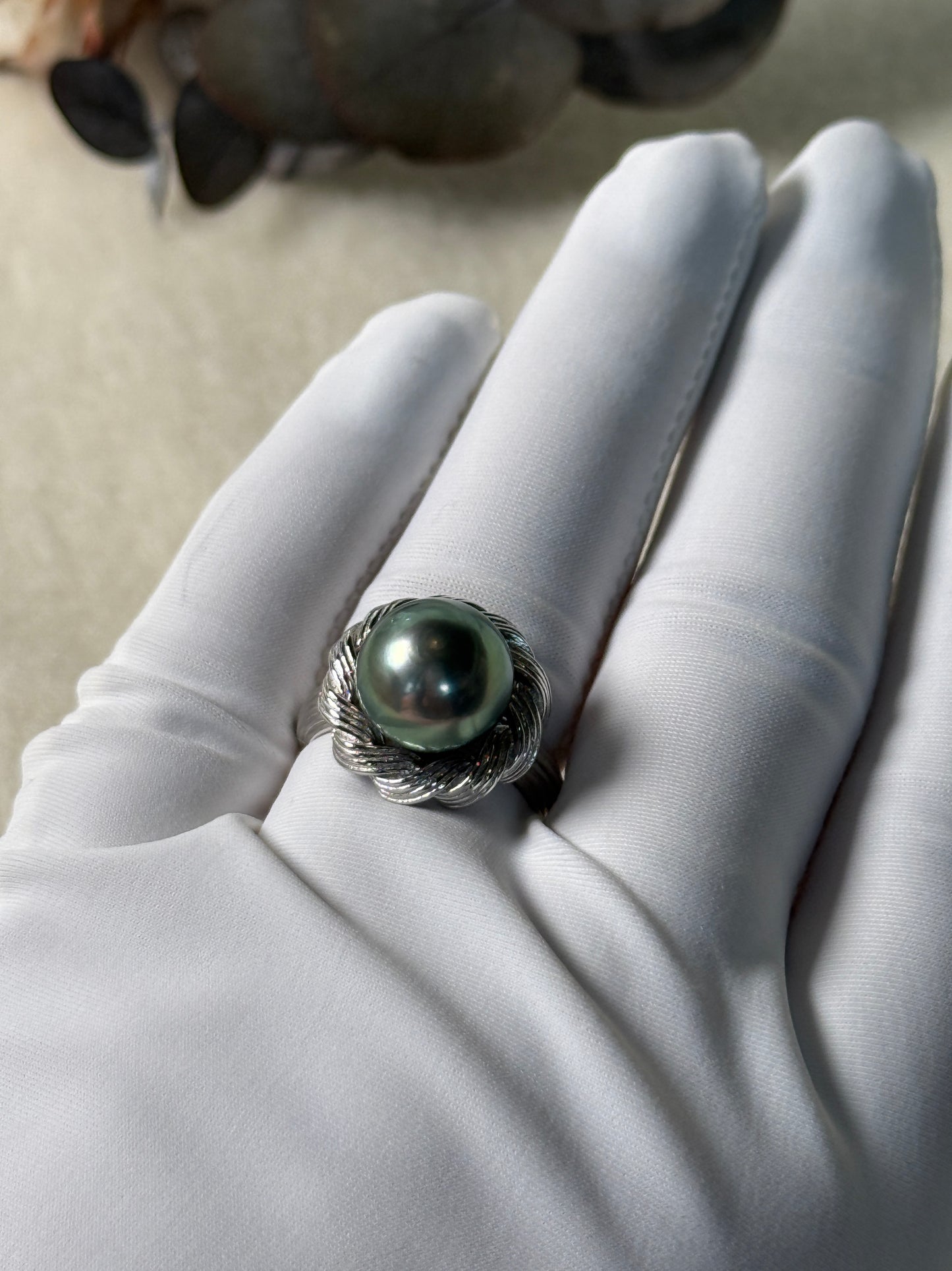 Sylvaine | Floral Ring with Green Tahitian Pearl