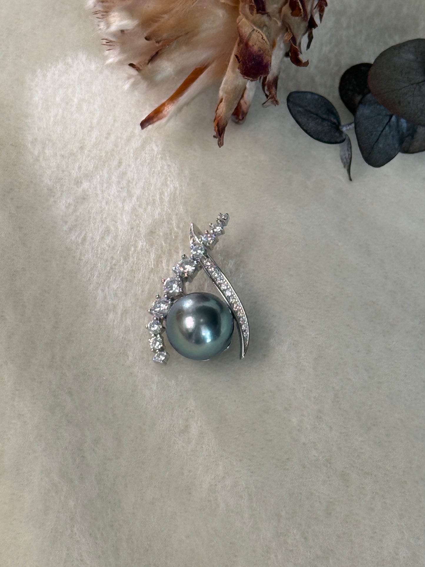Celestia | Platinum Blue Glow Tahitian Pearl Pendant