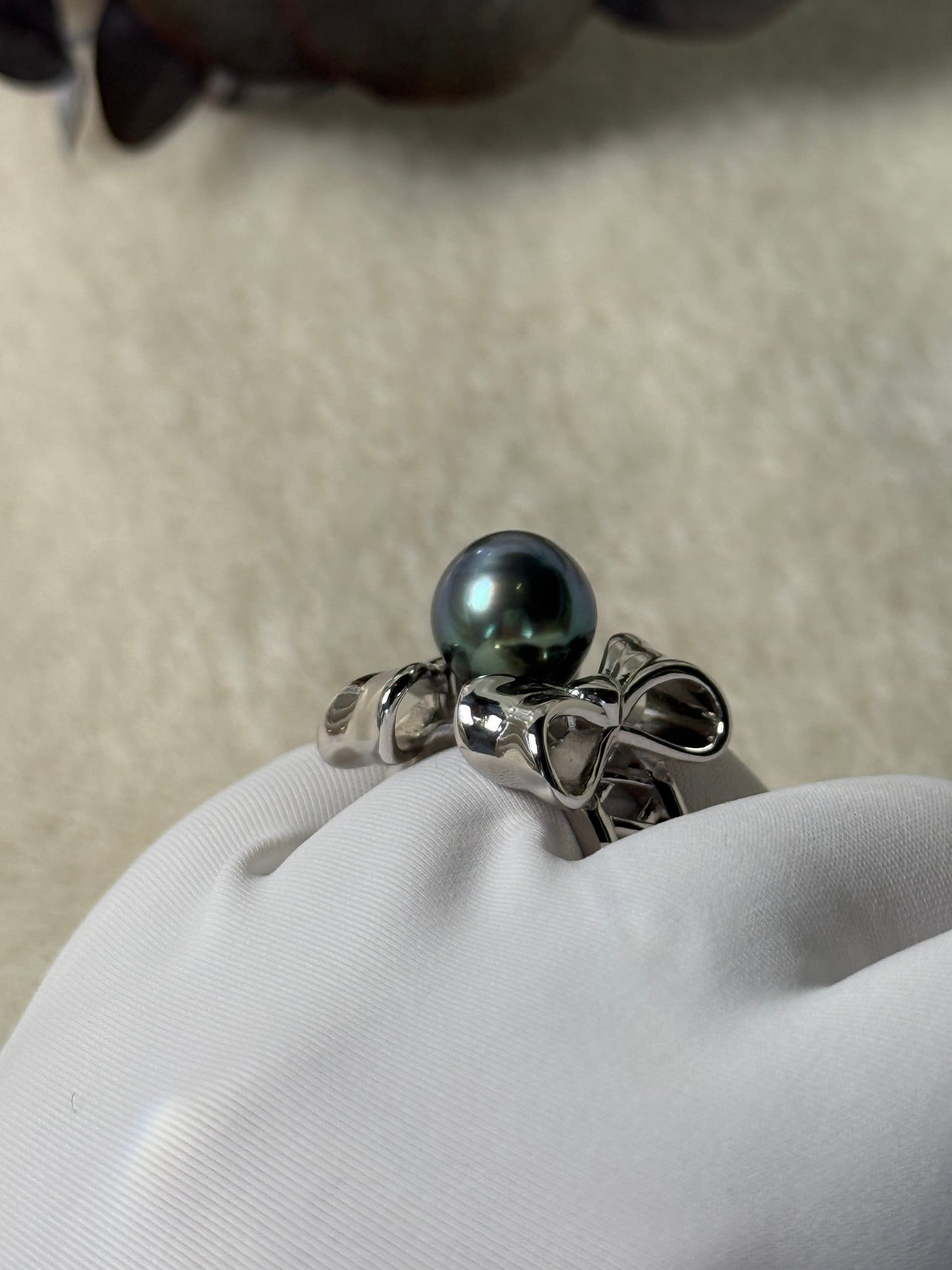 Roux | Sculpted Bow Ring with Tahitian Pearl