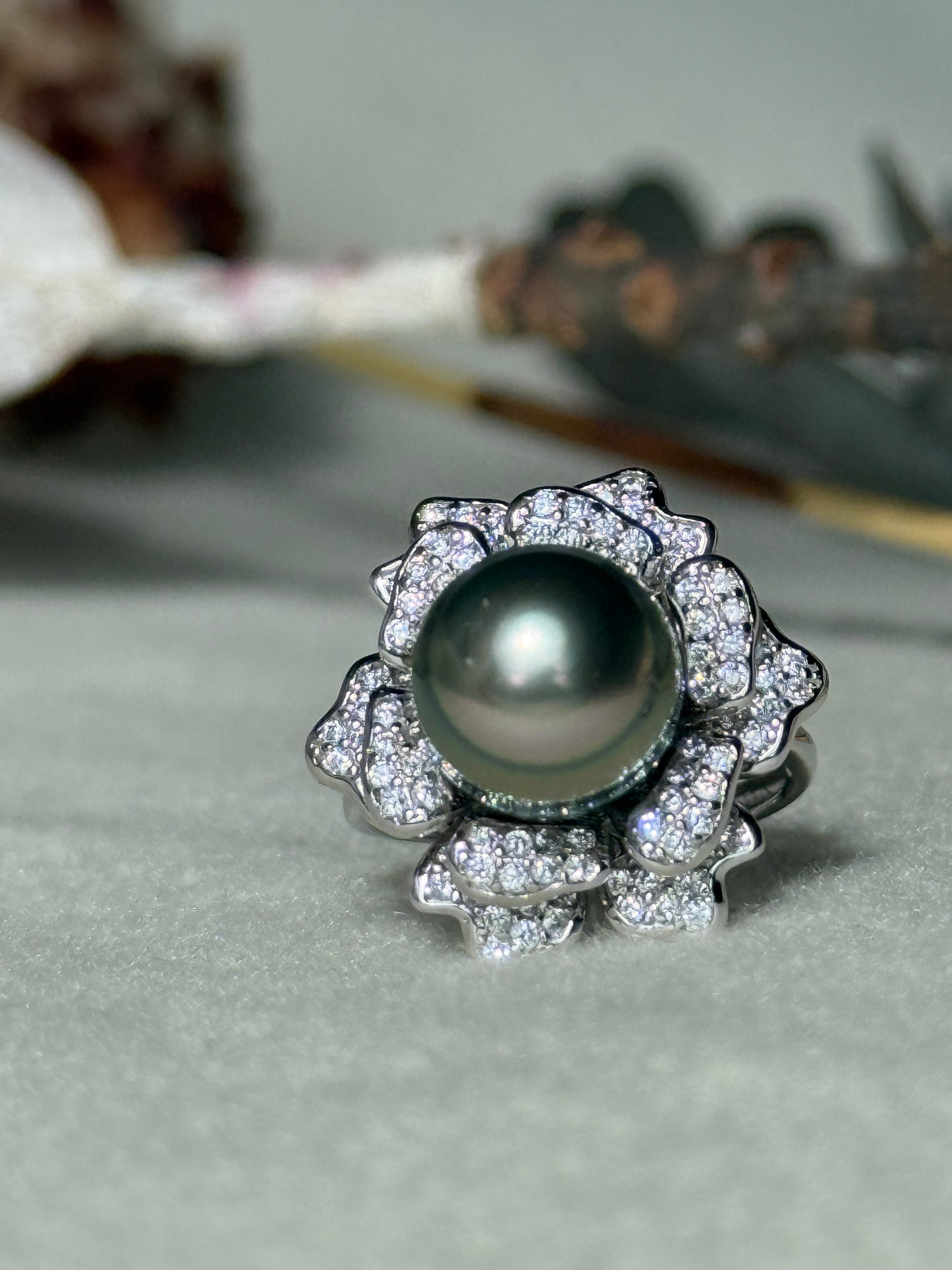 Flora | Adjustable Ring with Blooming Tahitian Pearl