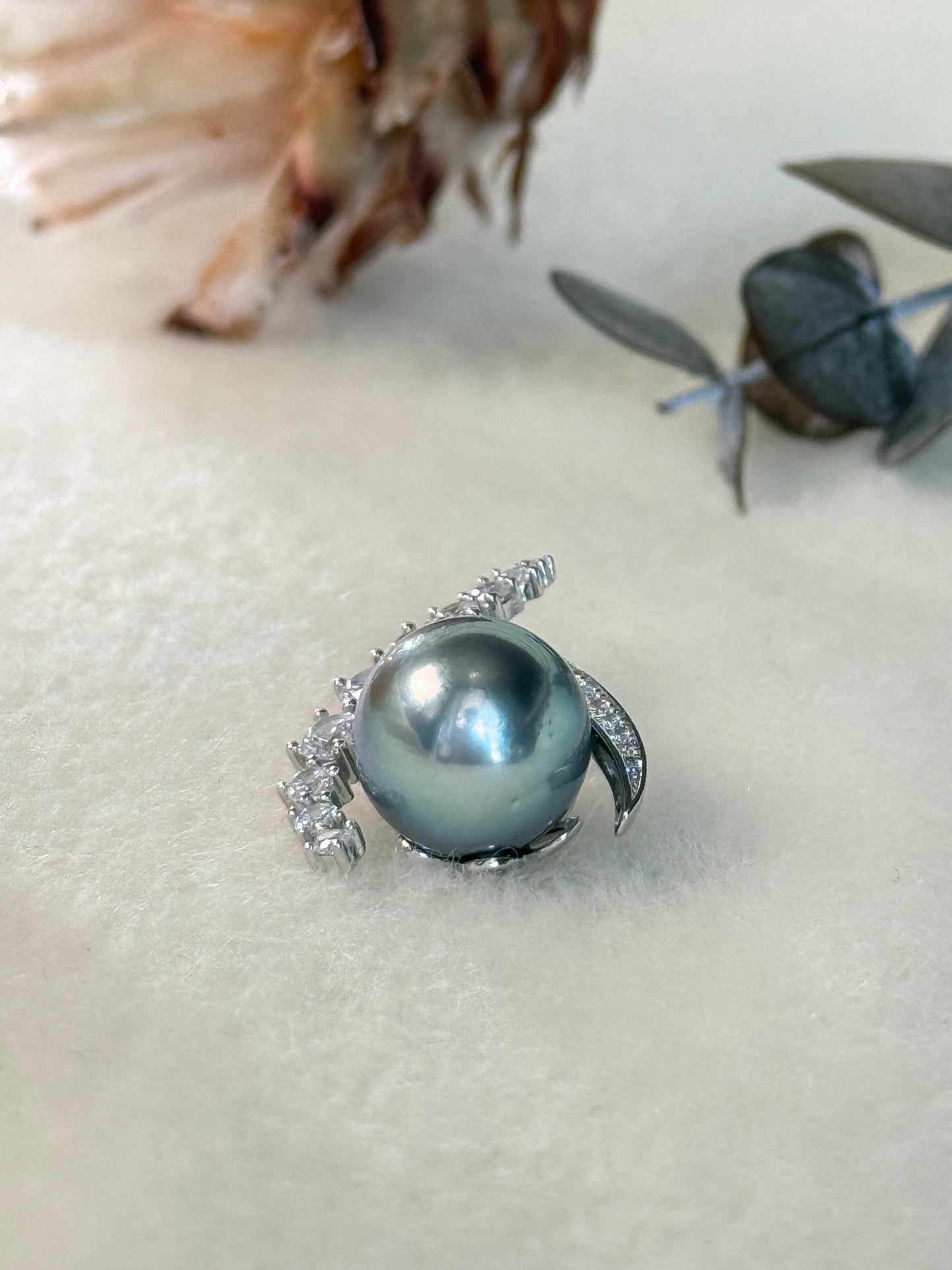 Celestia | Platinum Blue Glow Tahitian Pearl Pendant