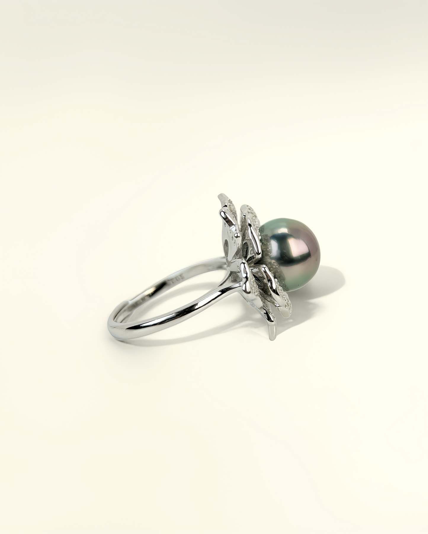 NOIRLOTUS | The Lotus Ring