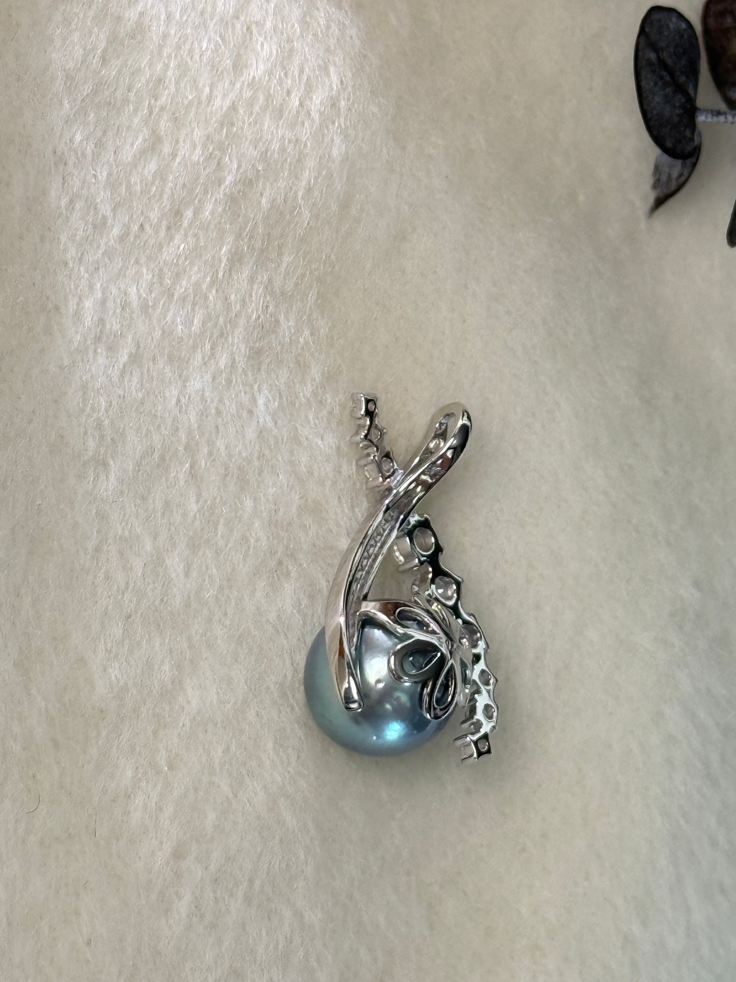 Celestia | Platinum Blue Glow Tahitian Pearl Pendant