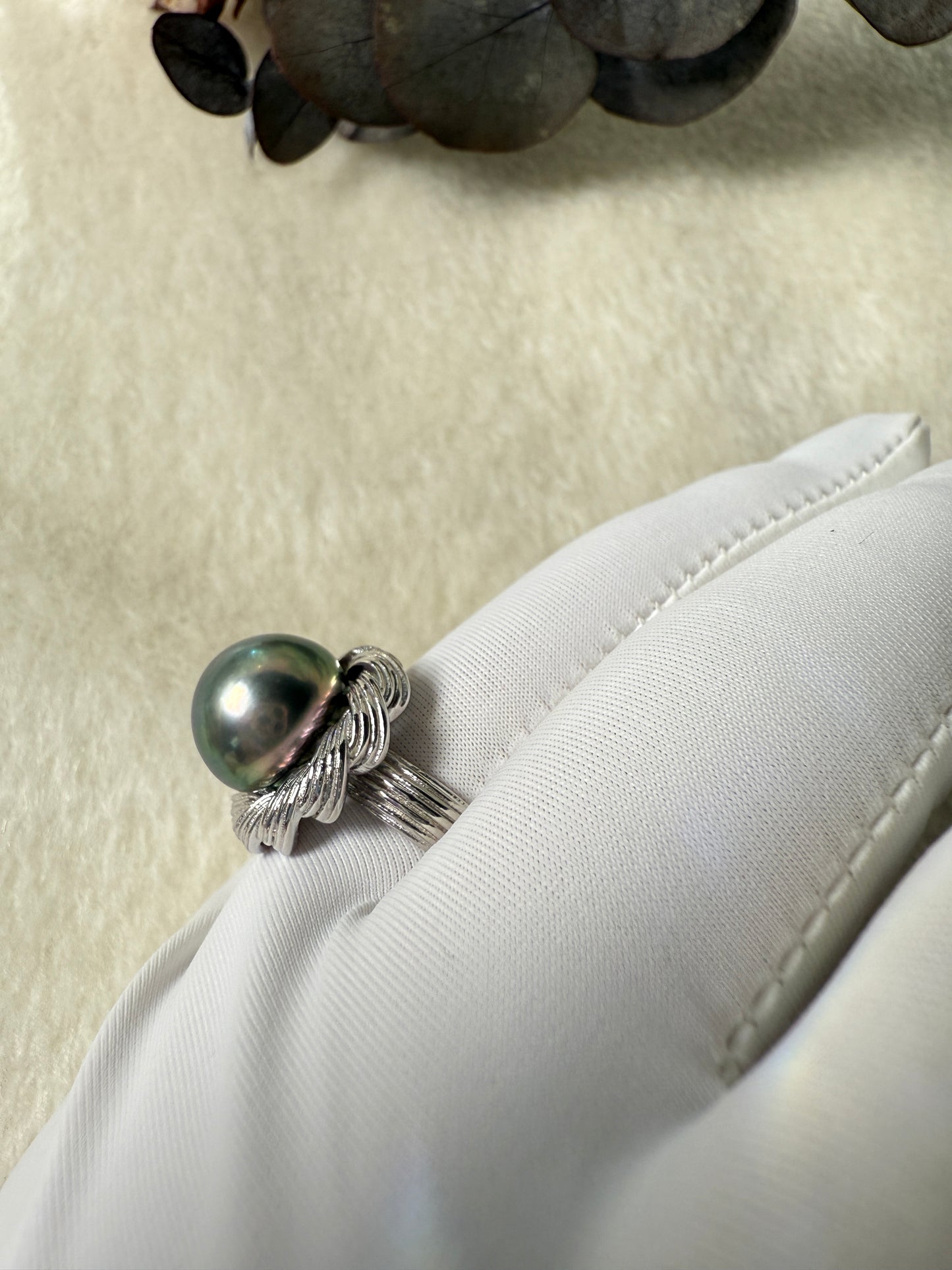 Sylvaine | Floral Ring with Green Tahitian Pearl