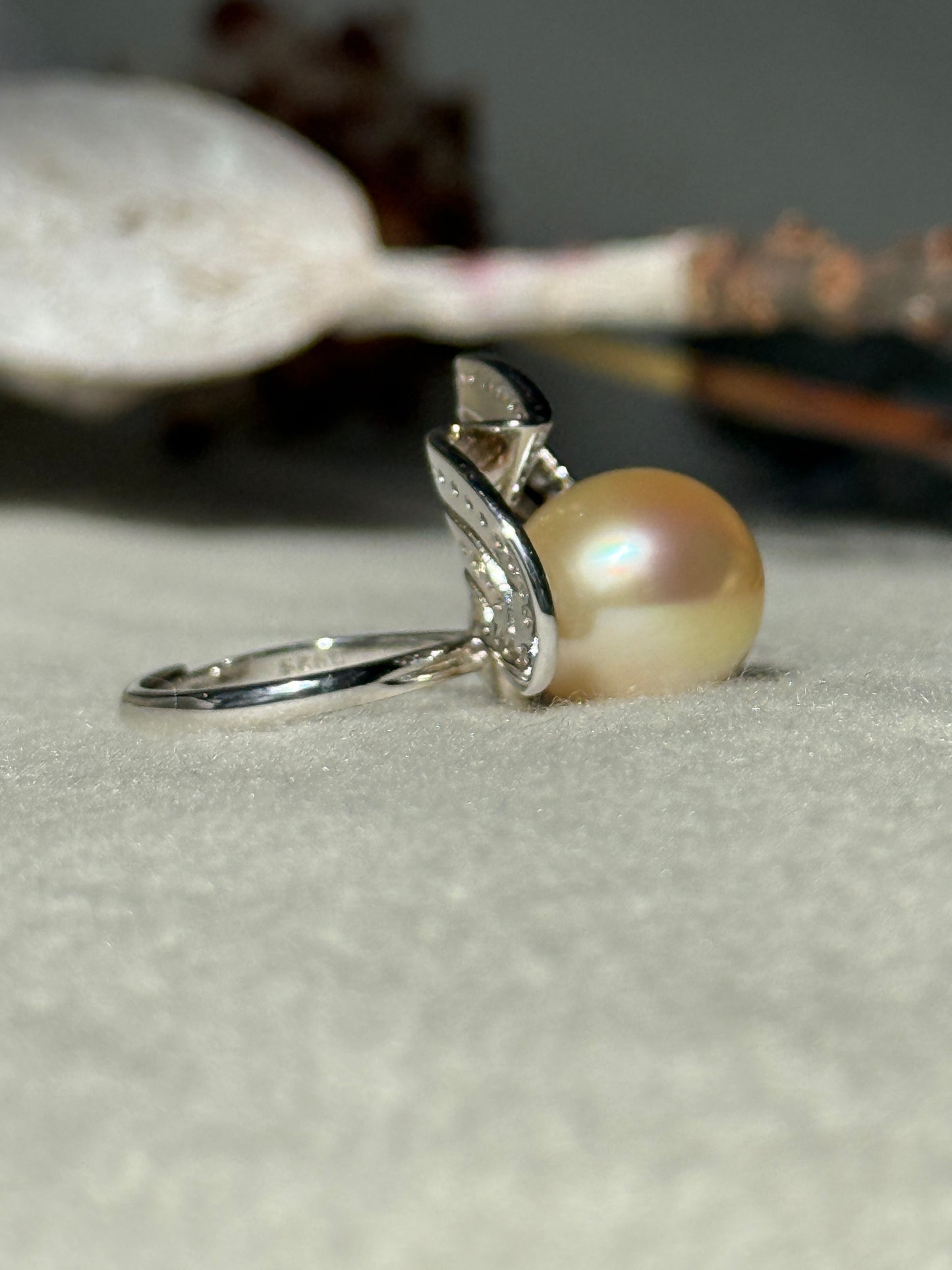 Isadora | Sculptural Ring with South Sea Golden Pearl
