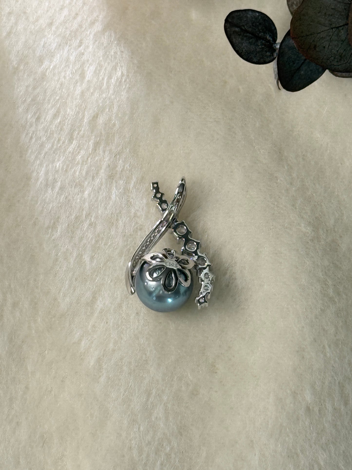 Celestia | Platinum Blue Glow Tahitian Pearl Pendant