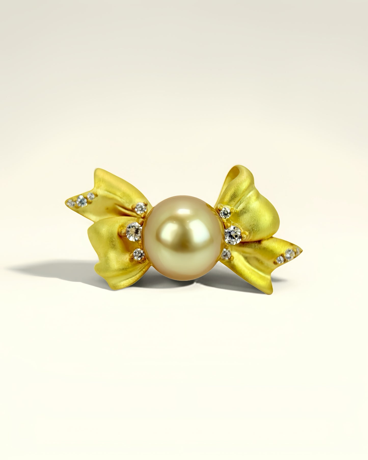 Aurevra | Golden Bow Ring