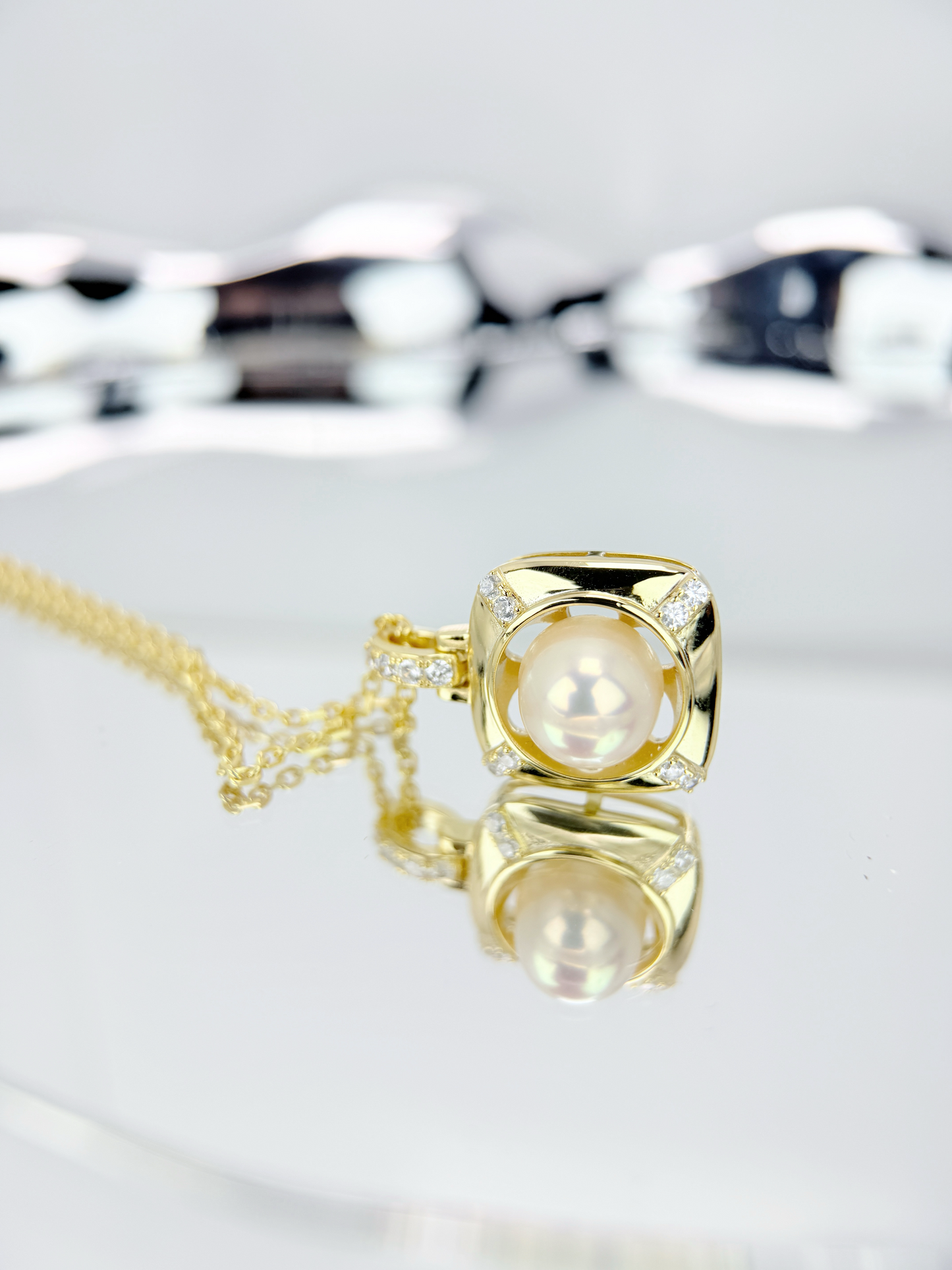 LIRA | Lumen Shield Pendant