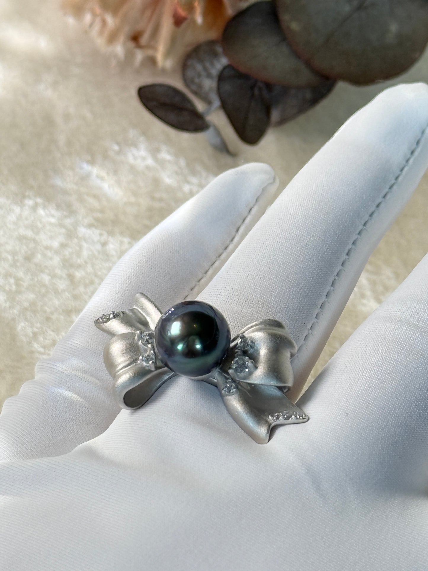Léonie | Bow Ring with Tahitian Pearl