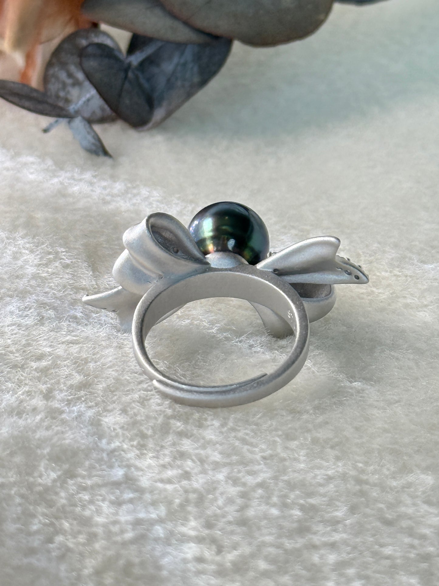 Léonie | Bow Ring with Tahitian Pearl