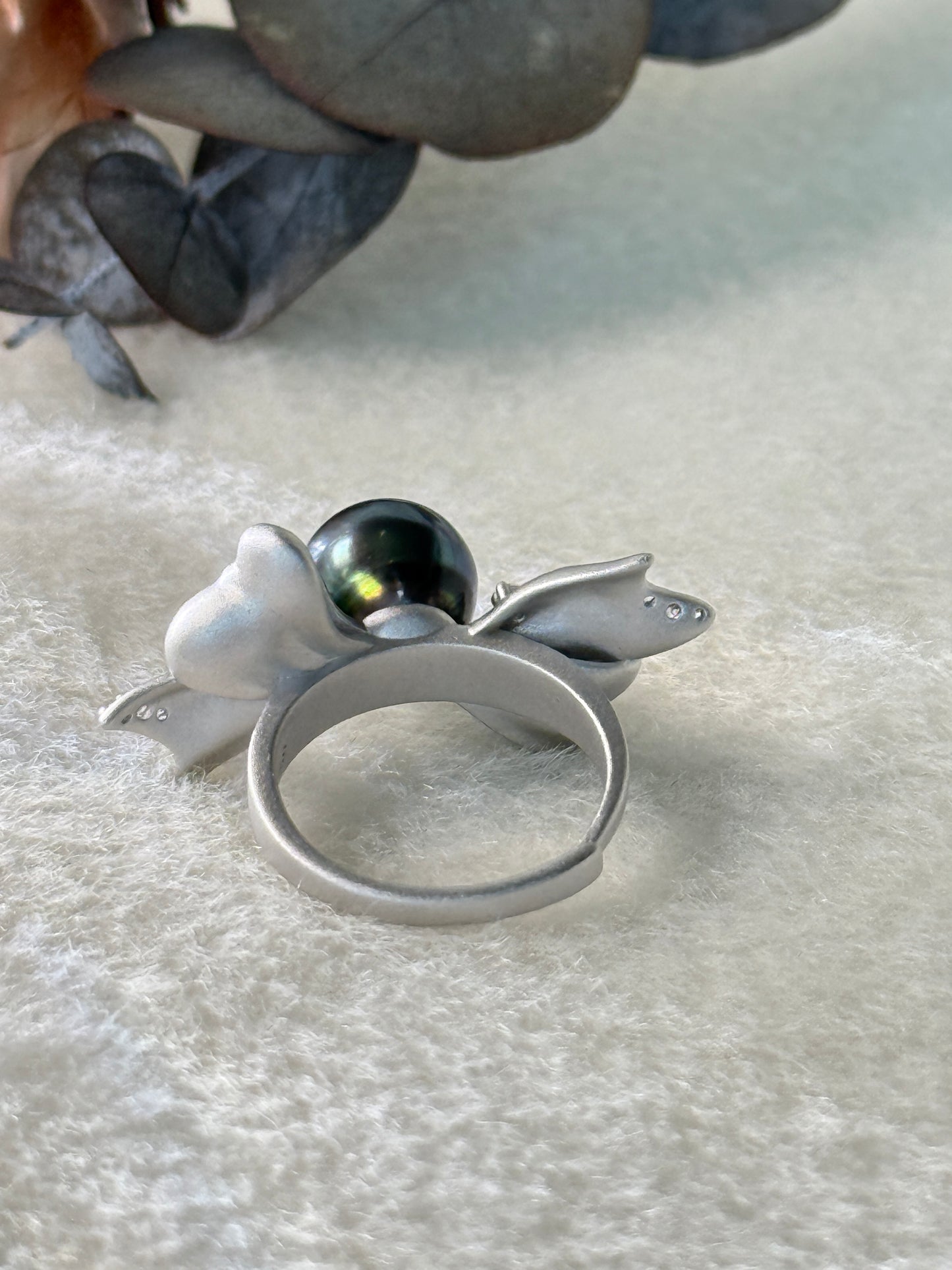 Léonie | Bow Ring with Tahitian Pearl