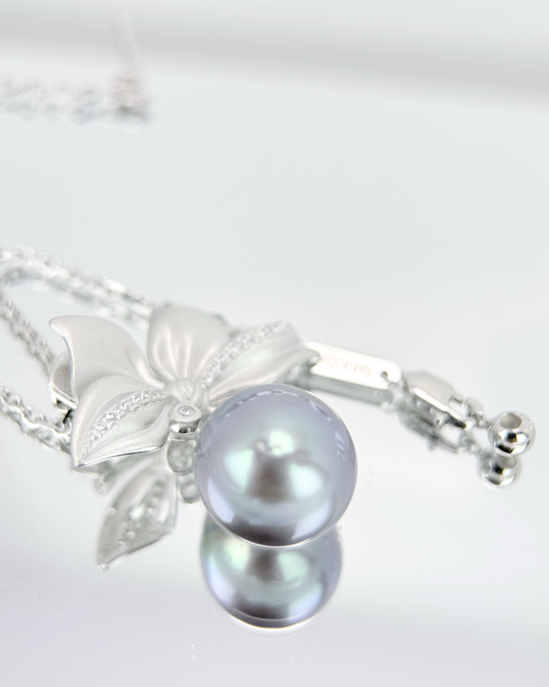 RÉLIA | Ribbon Pendant