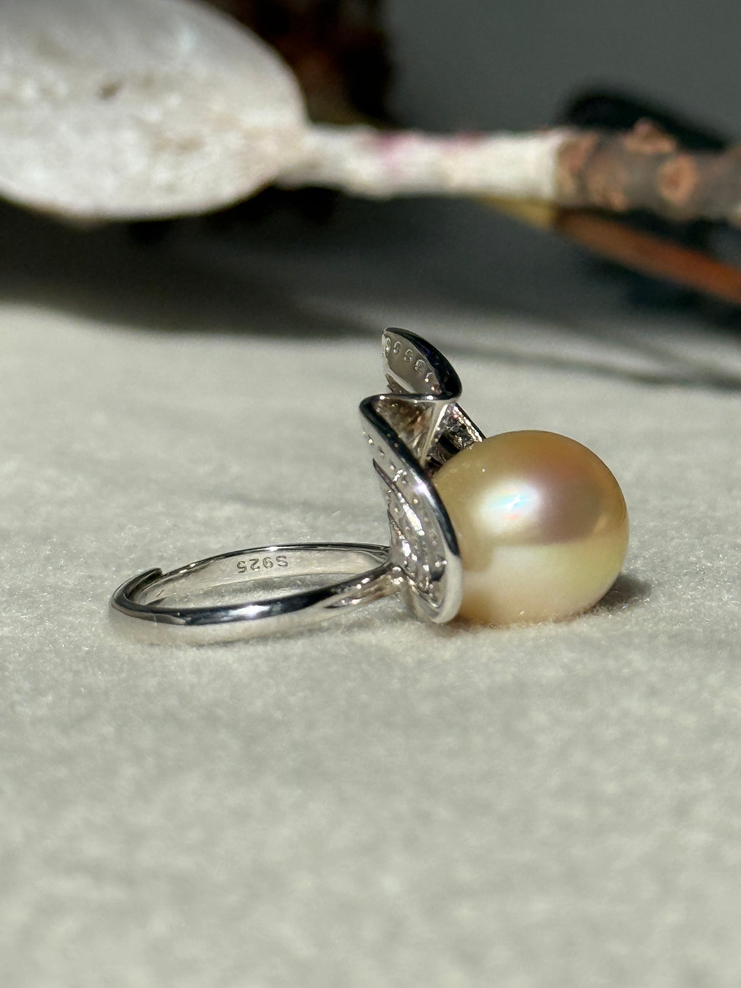 Isadora | Sculptural Ring with South Sea Golden Pearl