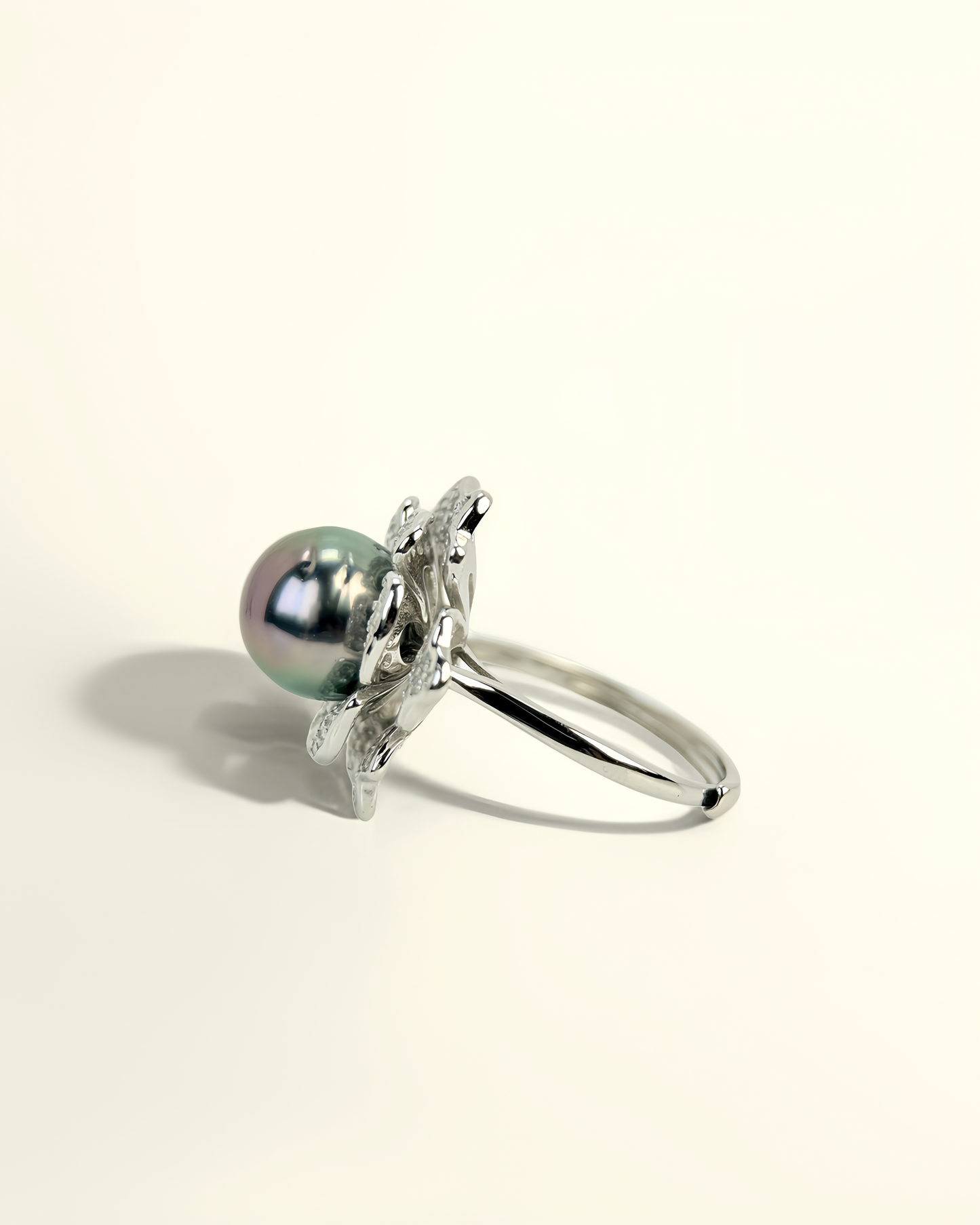 NOIRLOTUS | The Lotus Ring