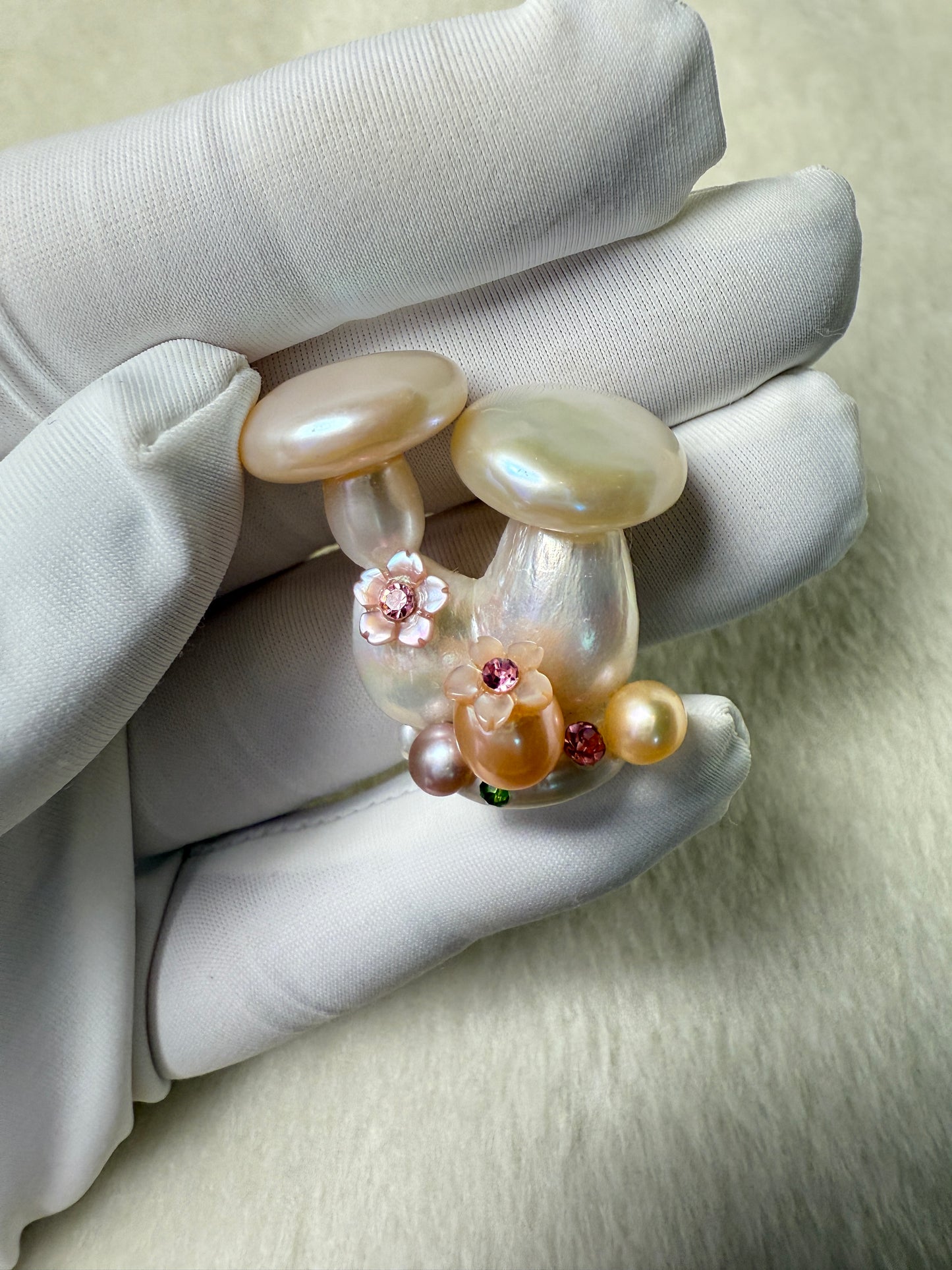 Blooming Mushroom | Baroque Pearl Table Totem