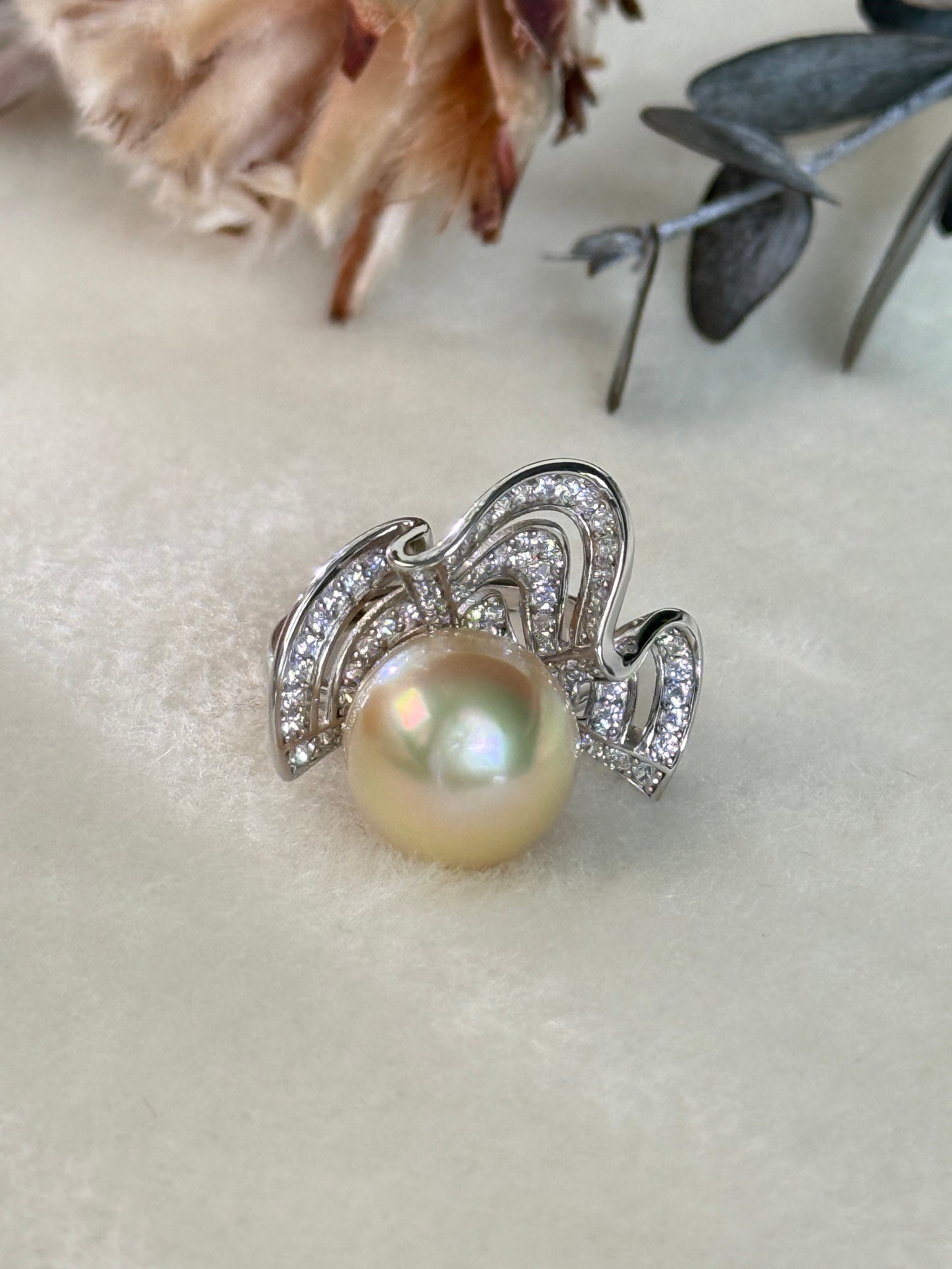 Isadora | Sculptural Ring with South Sea Golden Pearl