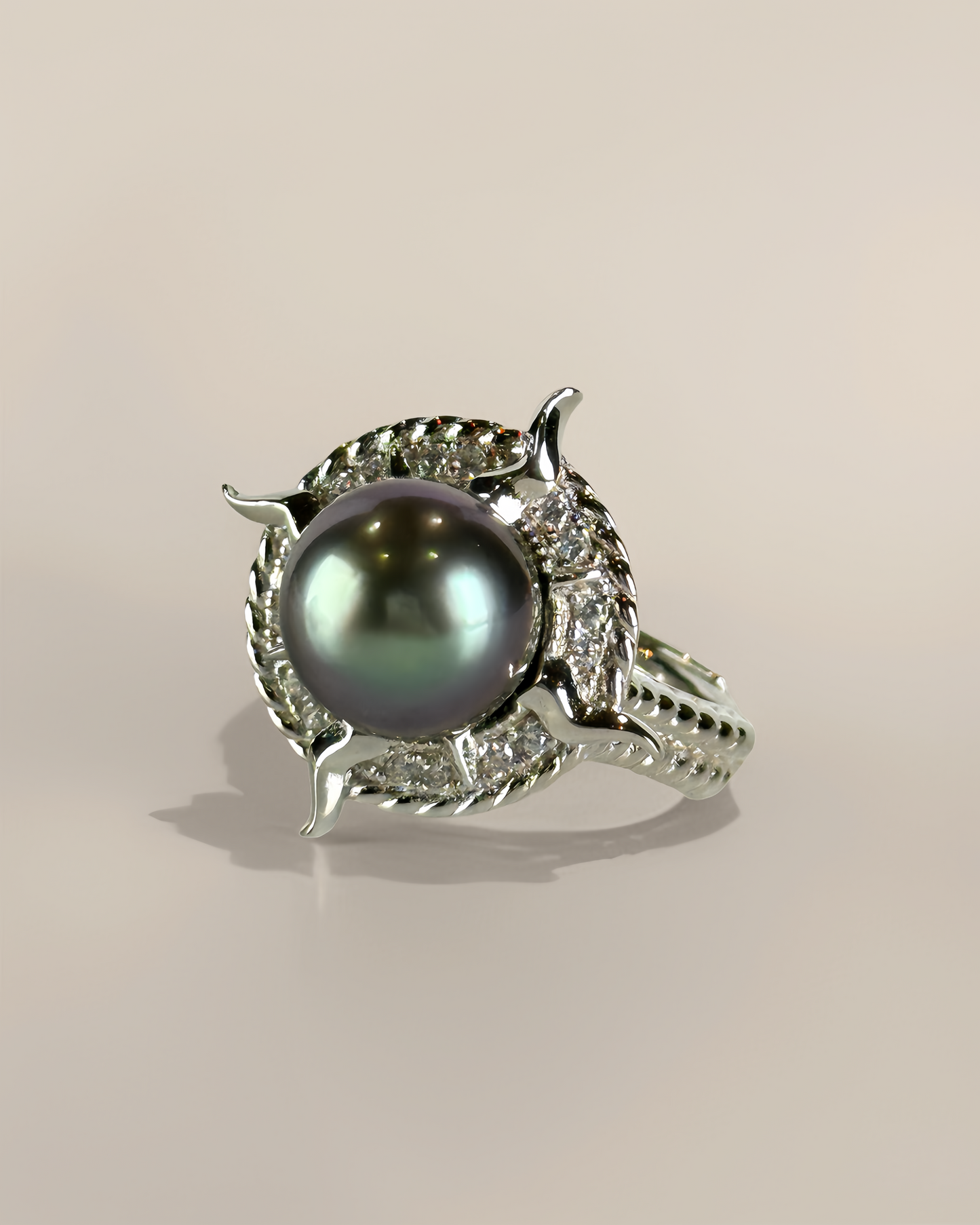 Nyra | Sculpted Ring with Violet-Green Tahitian Pearl