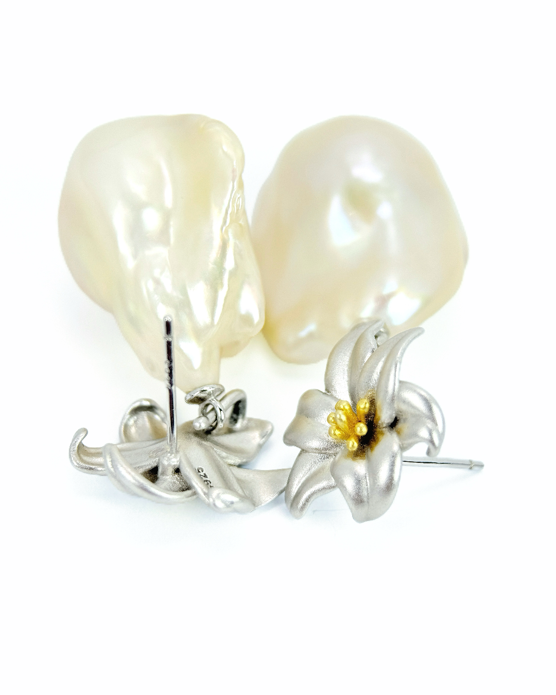 Floralis | Silver lily Baroque Earrings