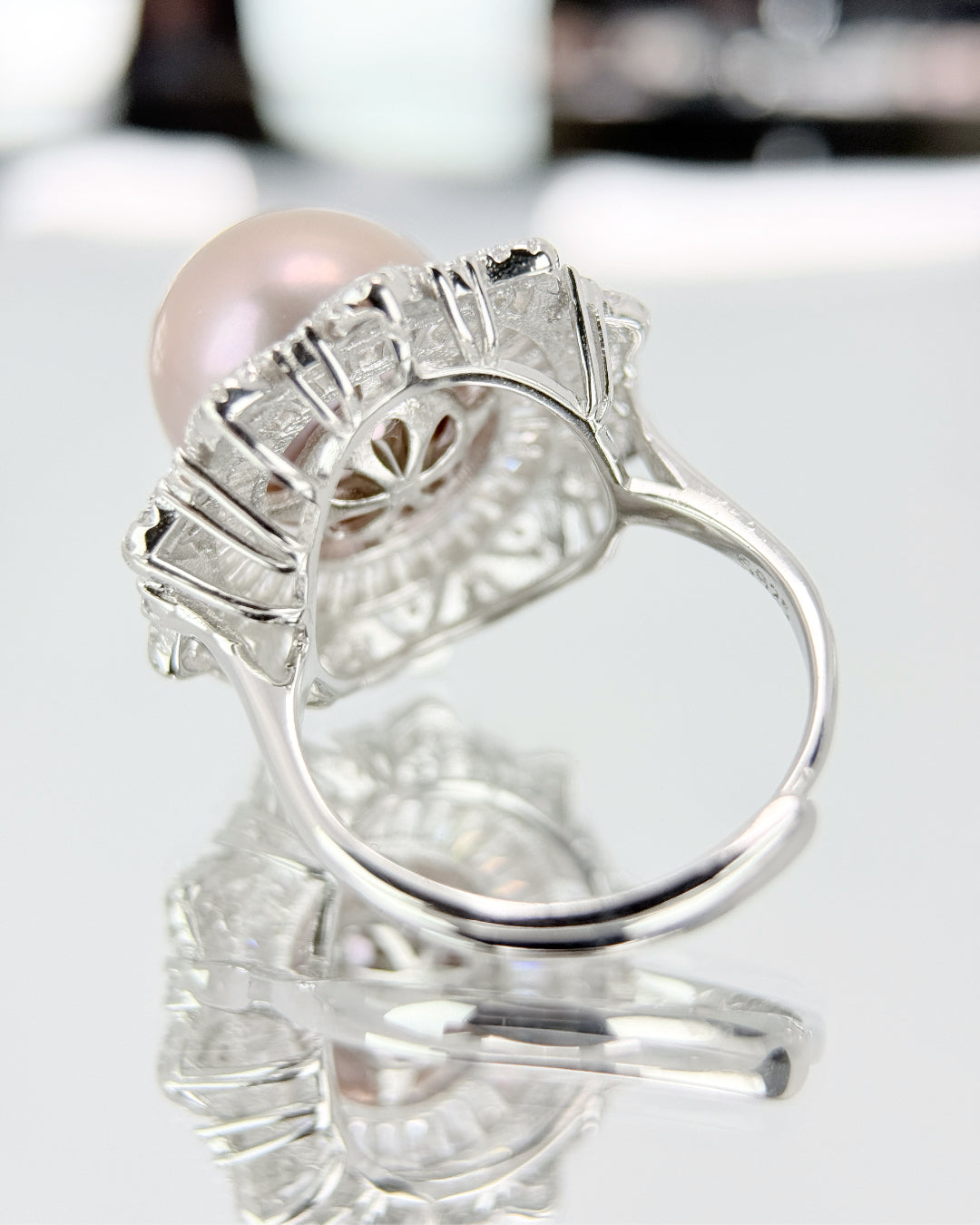 Améline | Halo Ring with Metallic Pink-Purple Pearl