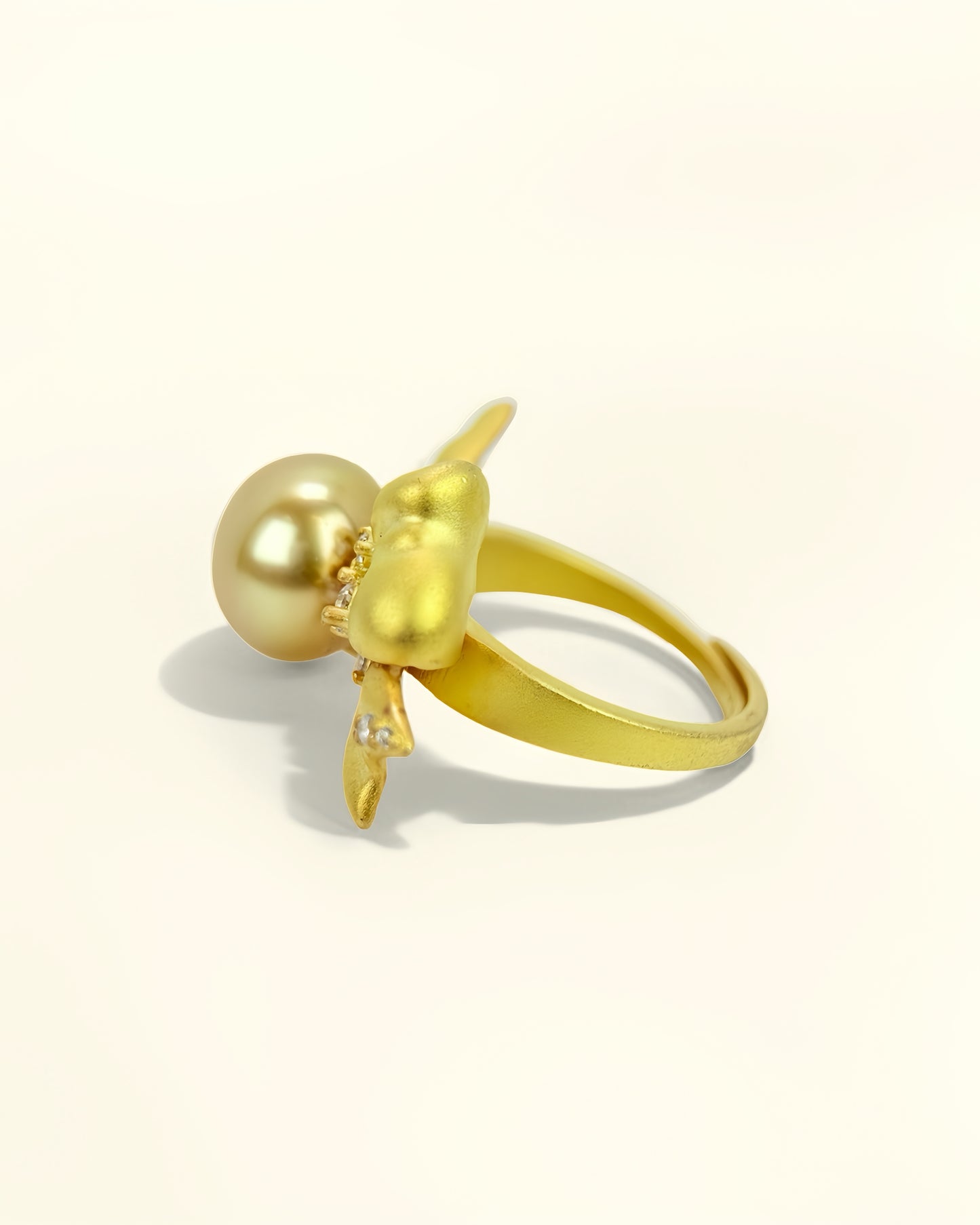 Aurevra | Golden Bow Ring