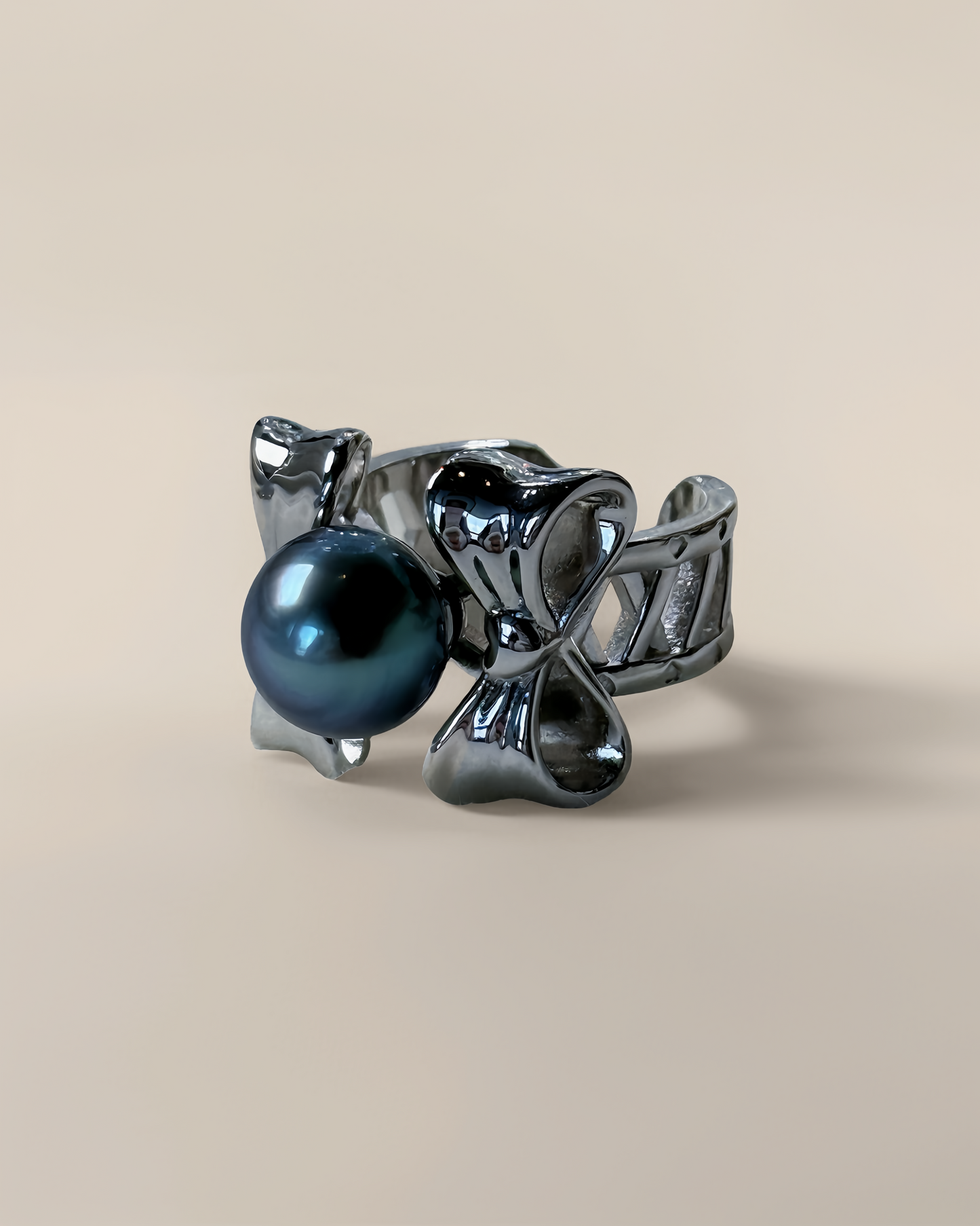 Roux | Sculpted Bow Ring with Tahitian Pearl
