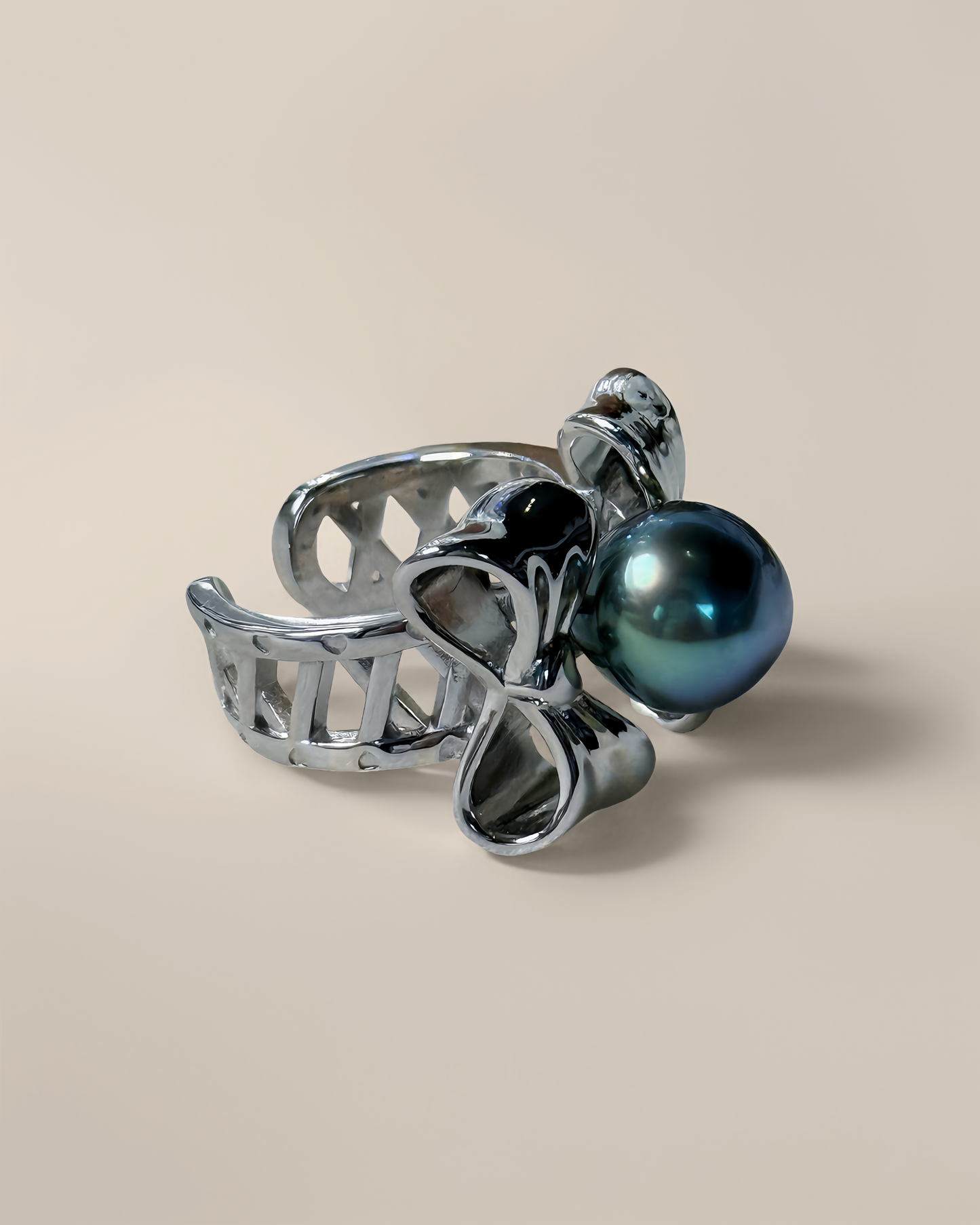 Roux | Sculpted Bow Ring with Tahitian Pearl