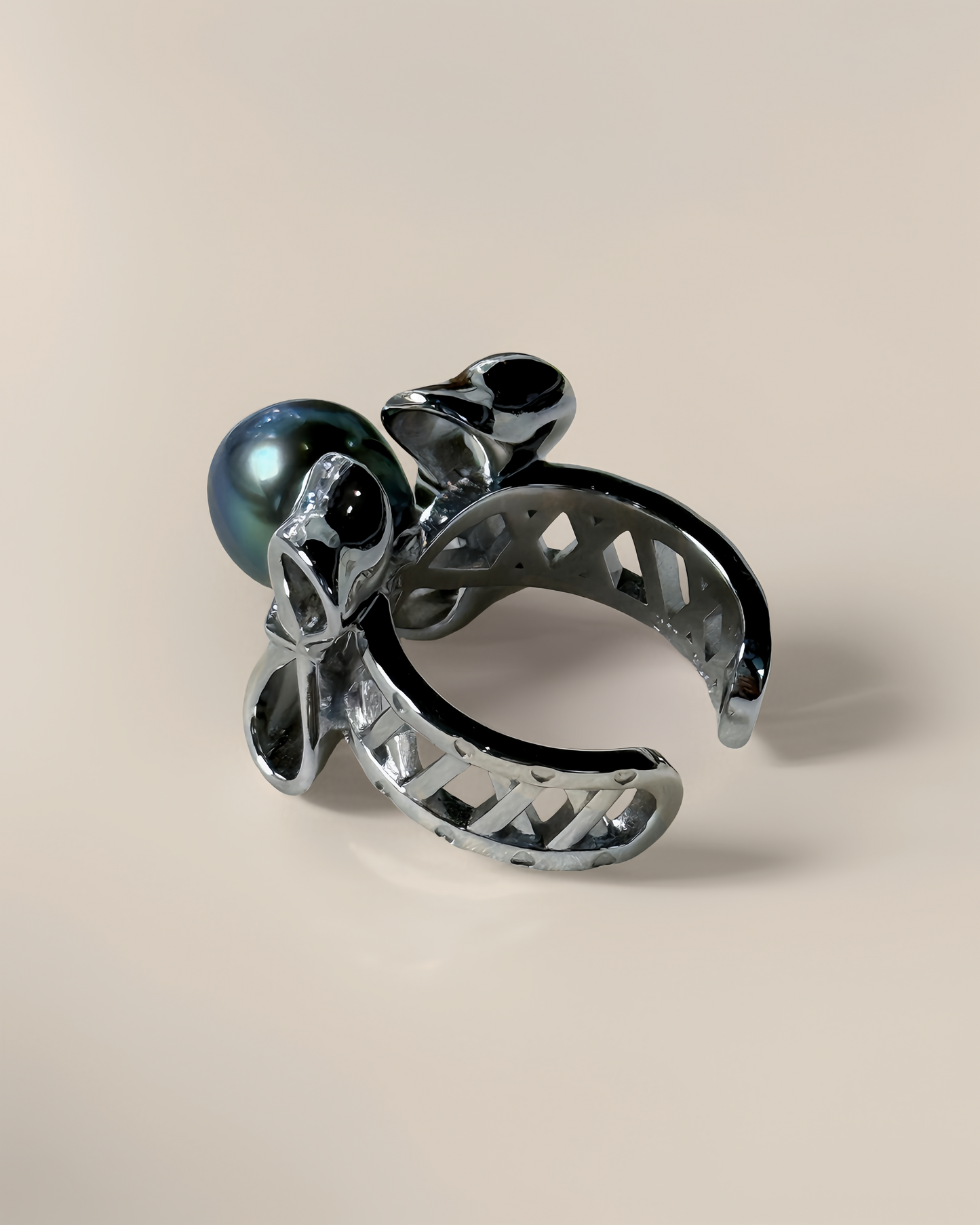 Roux | Sculpted Bow Ring with Tahitian Pearl