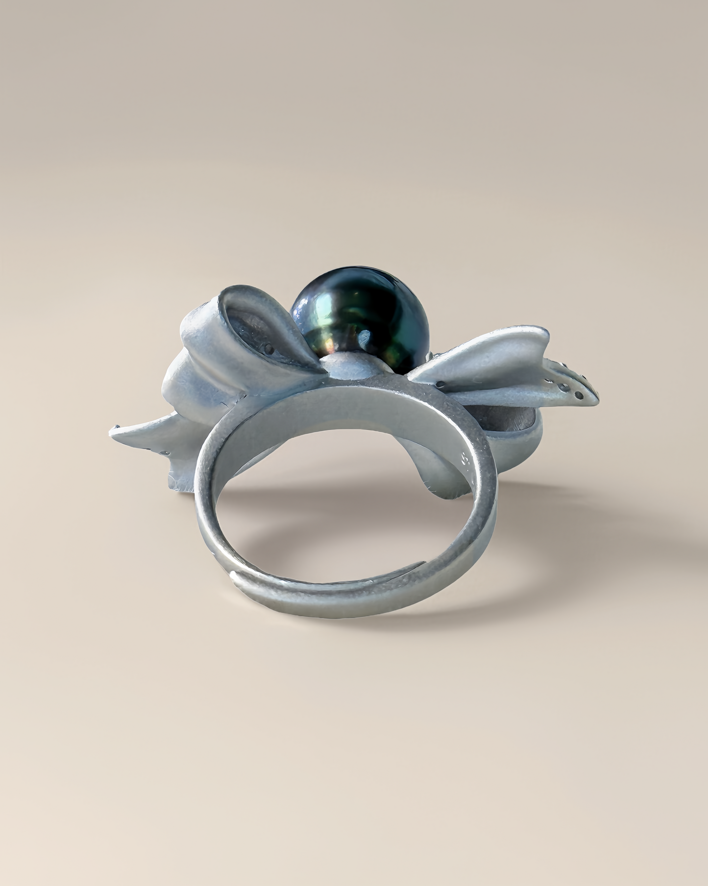 Léonie | Bow Ring with Tahitian Pearl