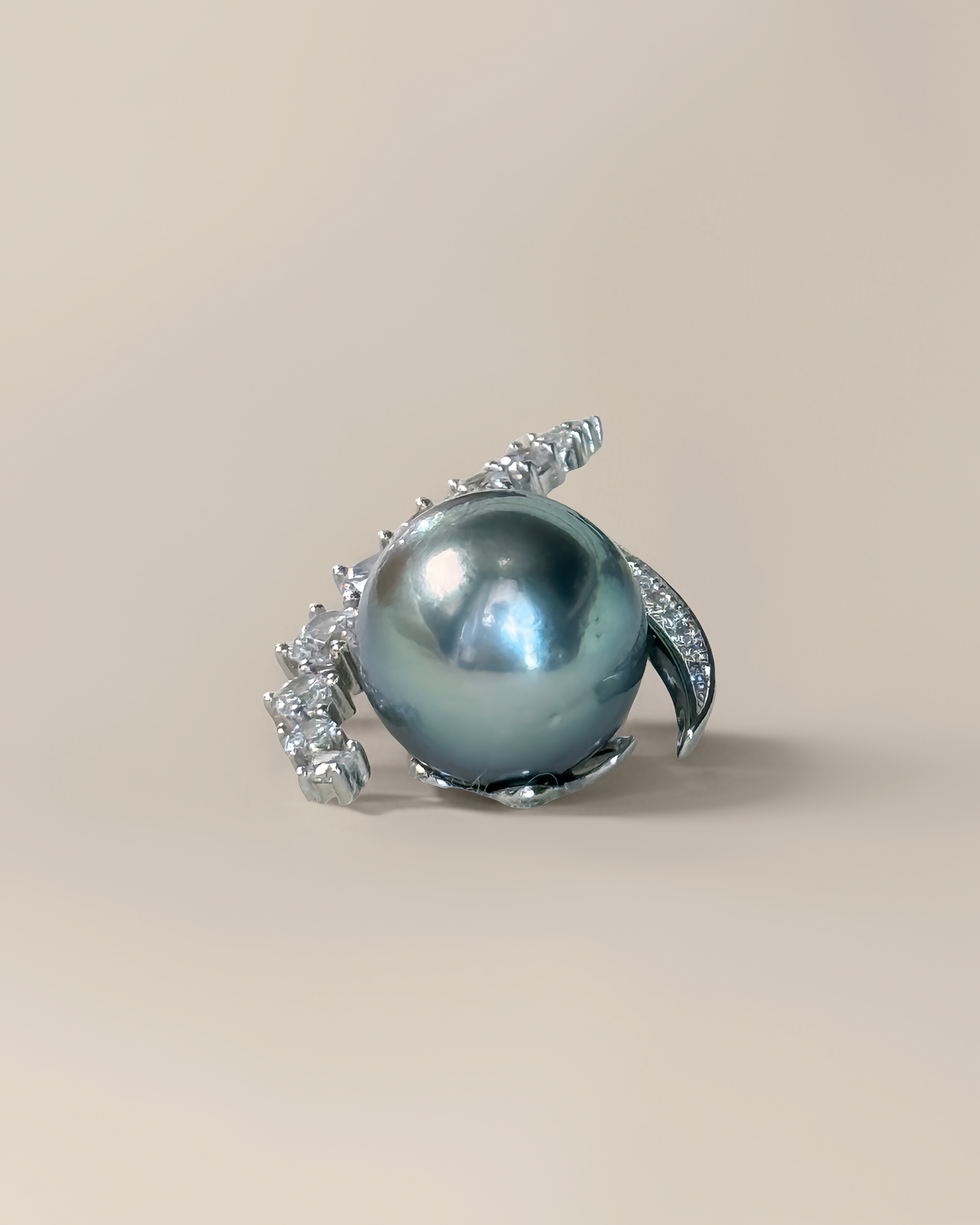 Celestia | Platinum Blue Glow Tahitian Pearl Pendant