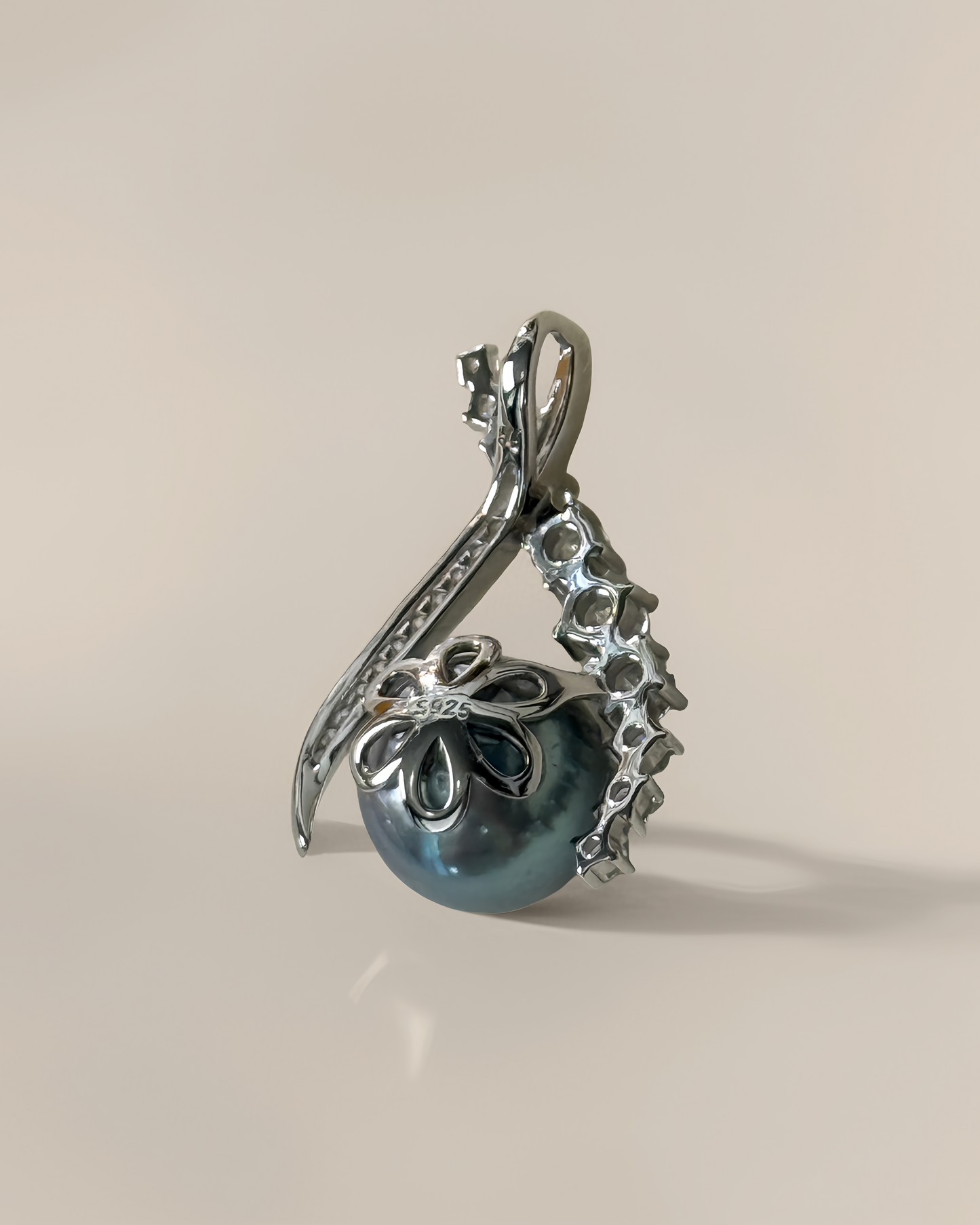 Celestia | Platinum Blue Glow Tahitian Pearl Pendant