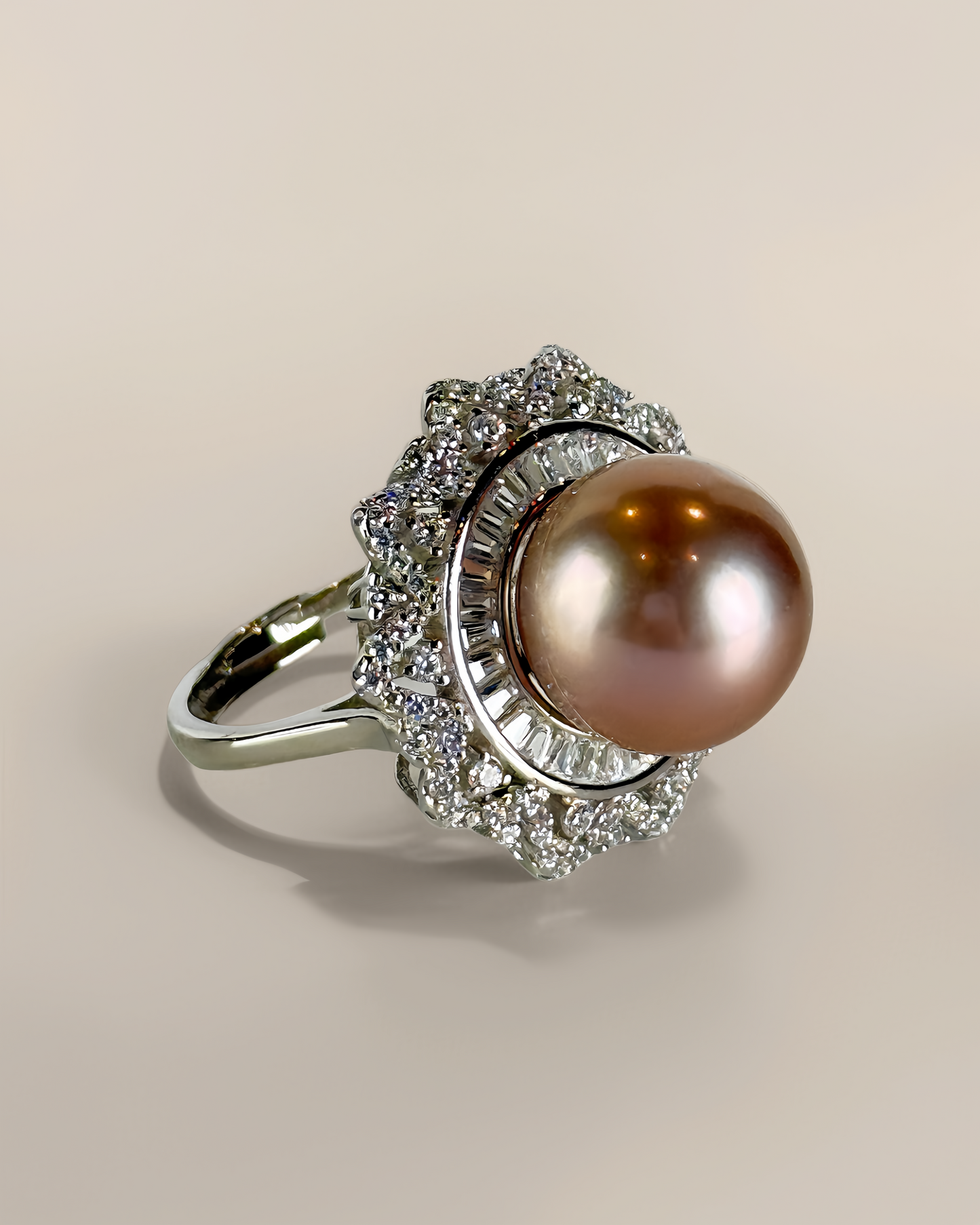 Améline | Halo Ring with Metallic Pink-Purple Pearl