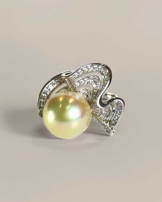 Chifflair | Sculptural Ring with South Sea Golden Pearl