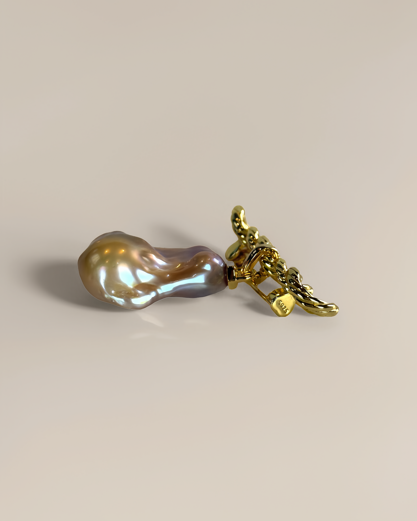 Seraphine | Baroque fresh water pearl Brooch