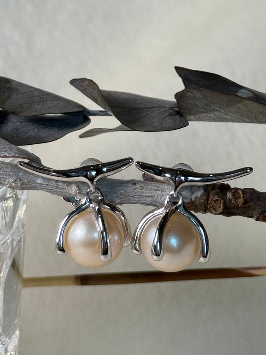 Solenne | Cream-Gold Pearl Stud Earrings