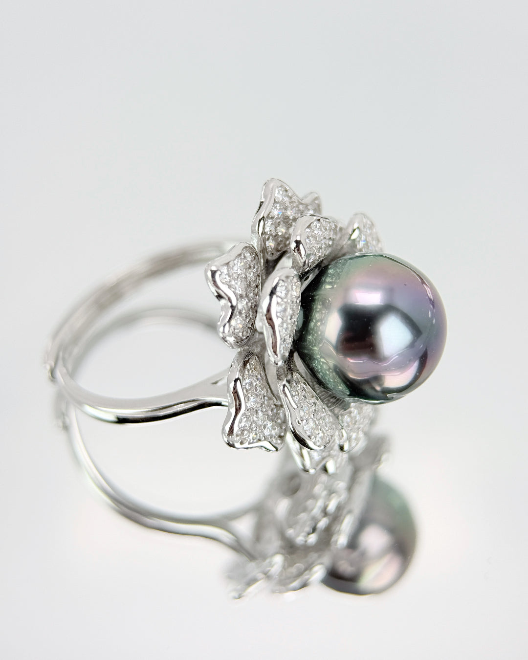 NOIRLOTUS | The Lotus Ring