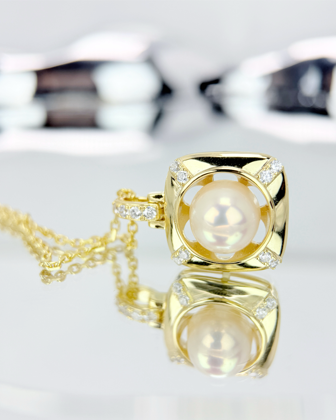 LIRA | Lumen Shield Pendant
