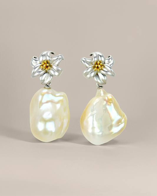 Floralis | Silver lily Baroque Earrings